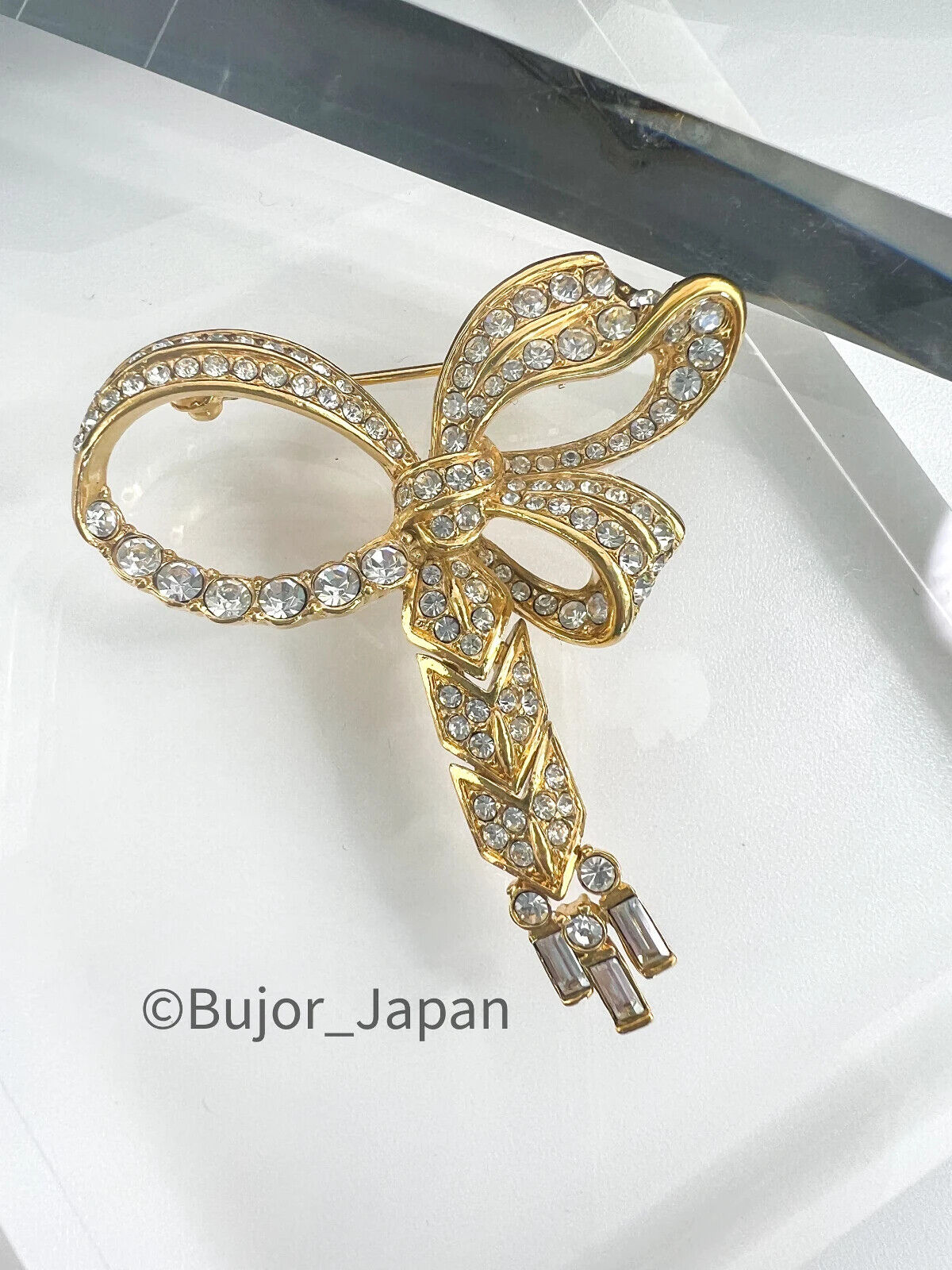A&s brooch outlet