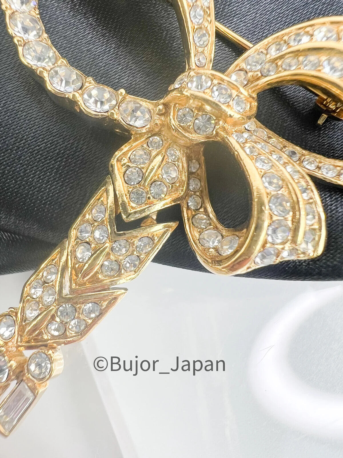 A&s brooch hotsell