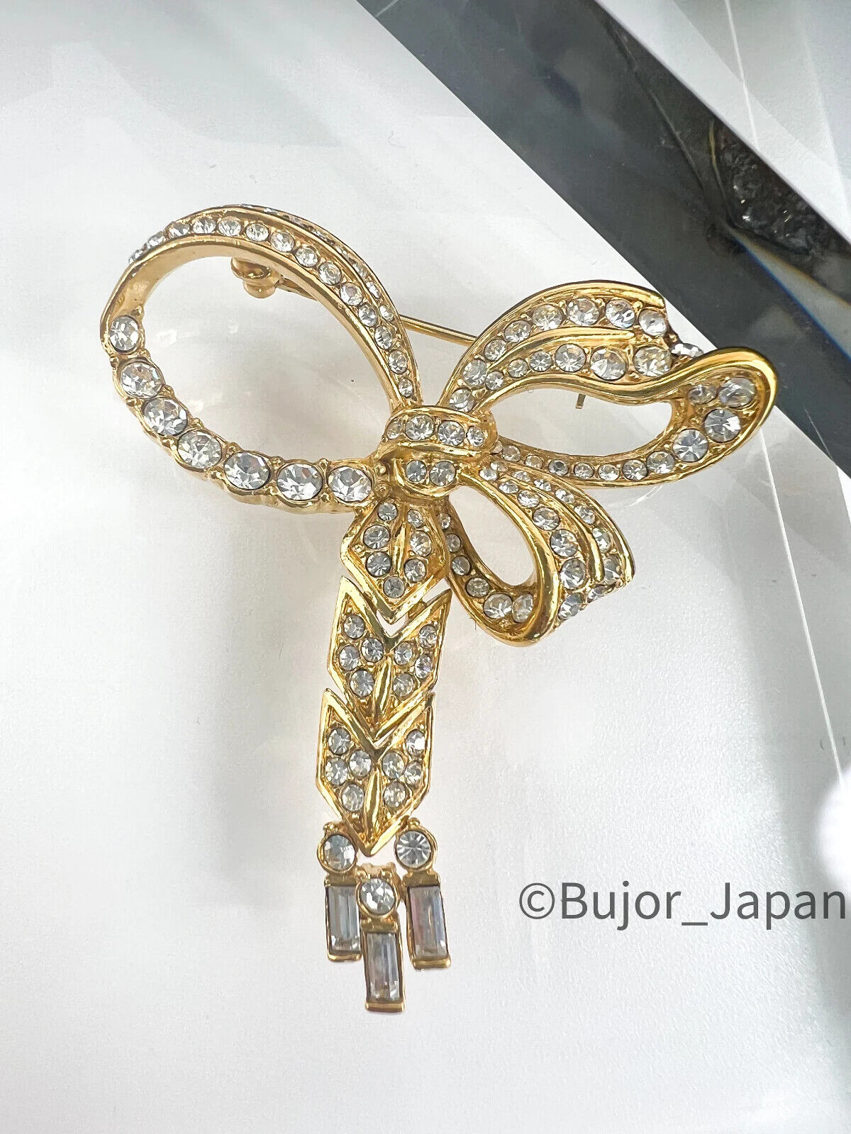 A&s brooch store