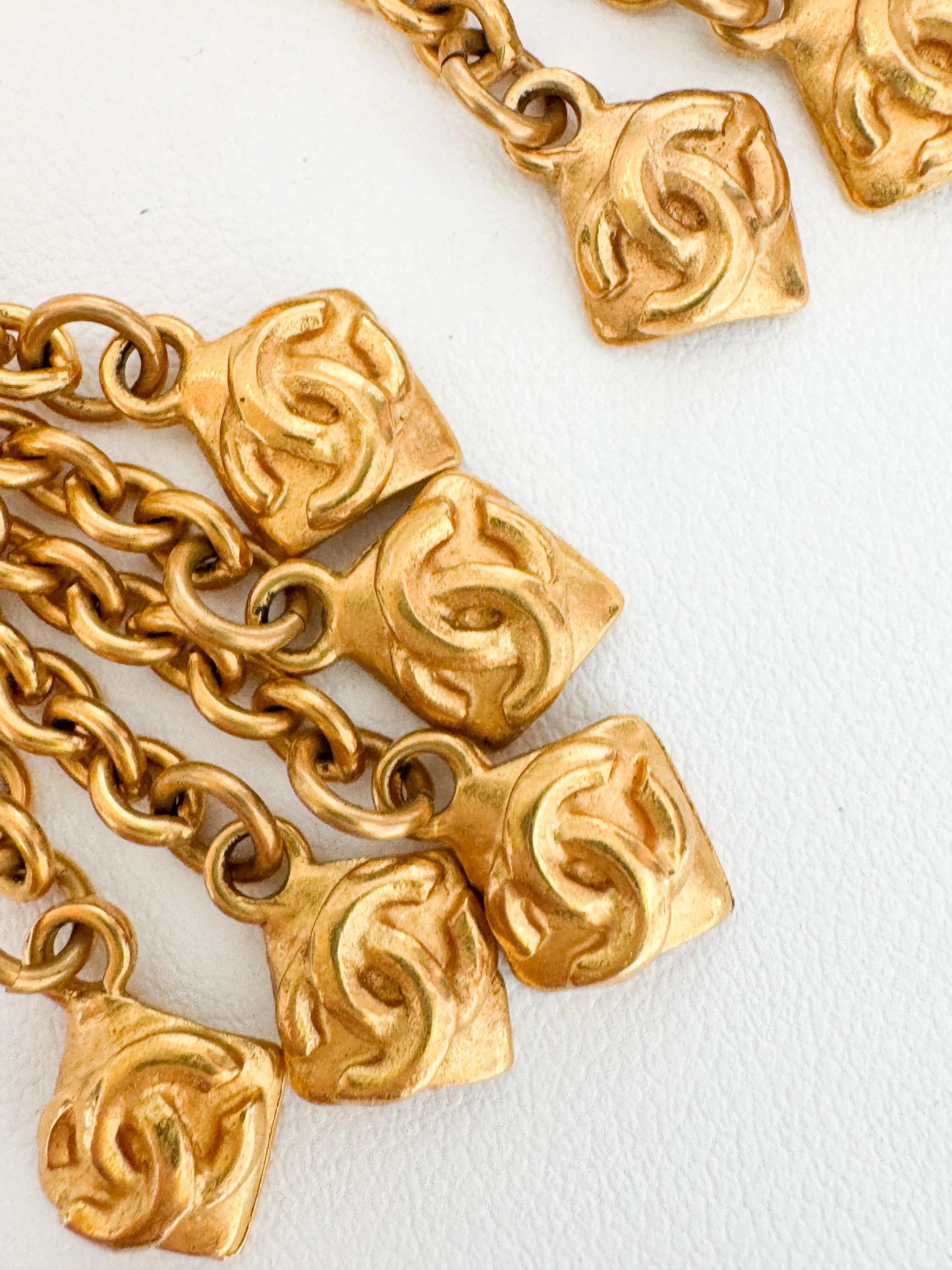 Chanel Vintage Gold CC Earrings • 1996 Collection • Clip-On Dangle • 5.3 cm • Chain Drop Logo Earrings • Signed Chanel