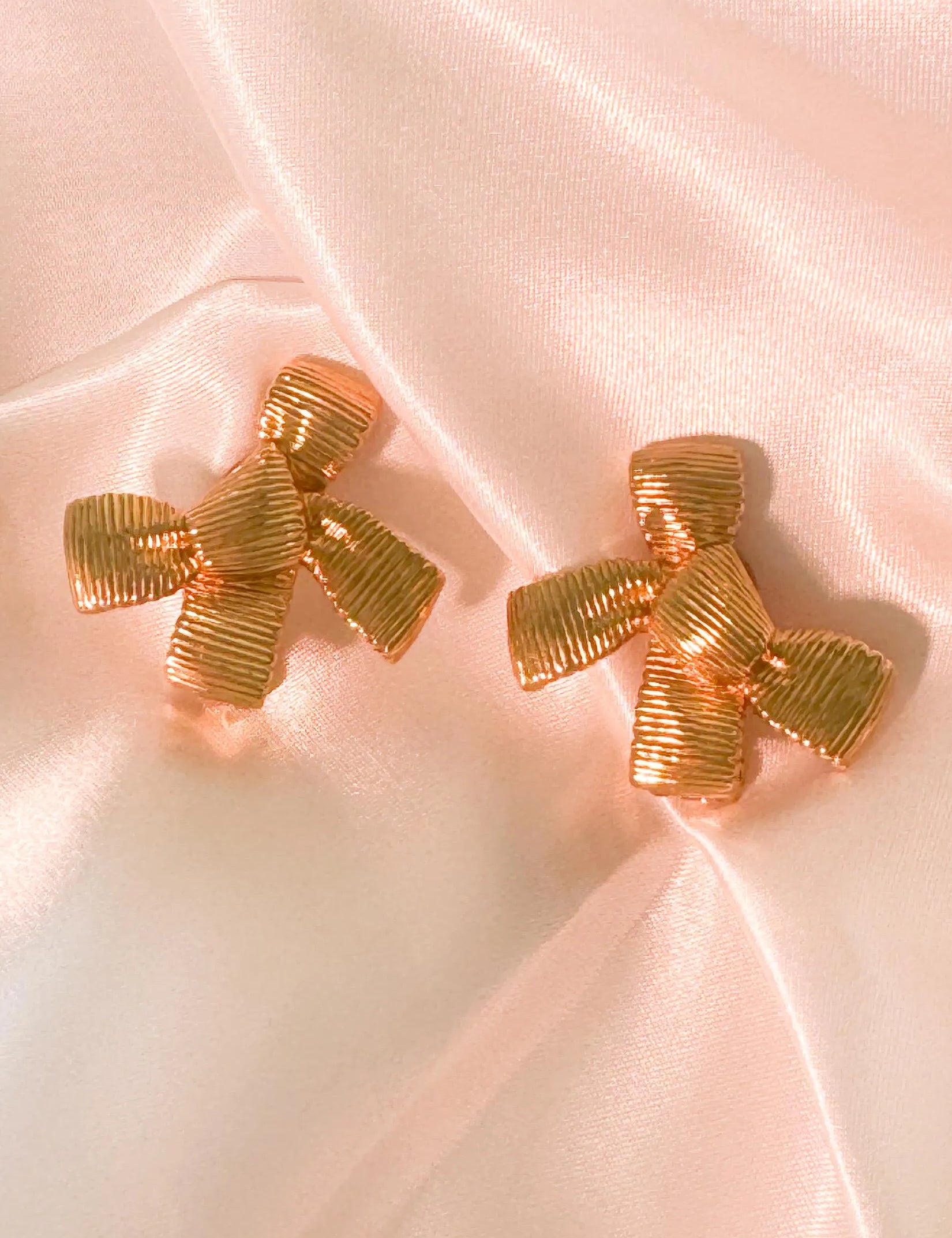 Dior earrings Vintage Christian Dior Ribbon Bow Earrings, Dior Vintage Iconic Gold Tone Earrings chunky Earrings, Vintage Earrings