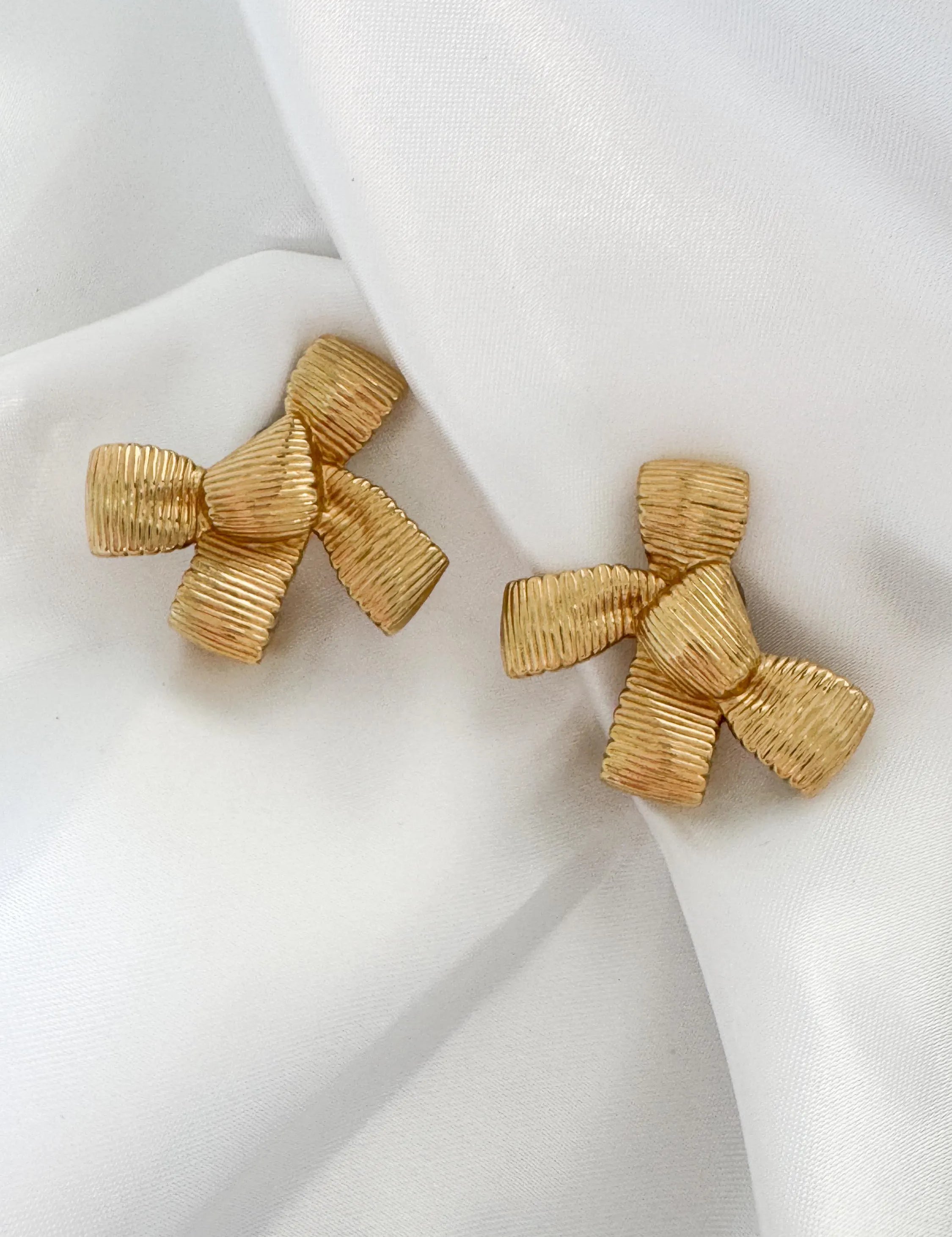 Dior earrings Vintage Christian Dior Ribbon Bow Earrings, Dior Vintage Iconic Gold Tone Earrings chunky Earrings, Vintage Earrings