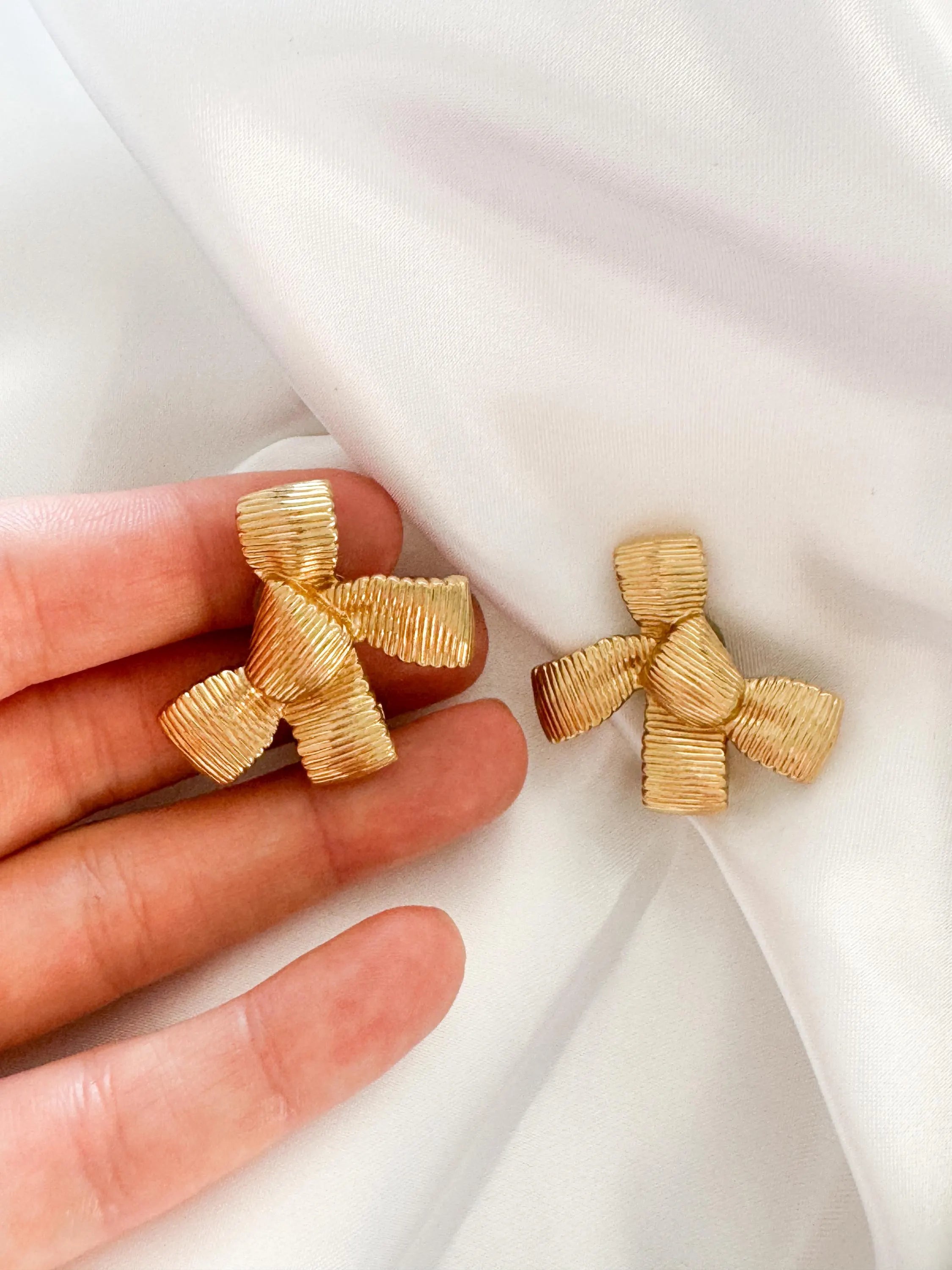 Dior earrings Vintage Christian Dior Ribbon Bow Earrings, Dior Vintage Iconic Gold Tone Earrings chunky Earrings, Vintage Earrings