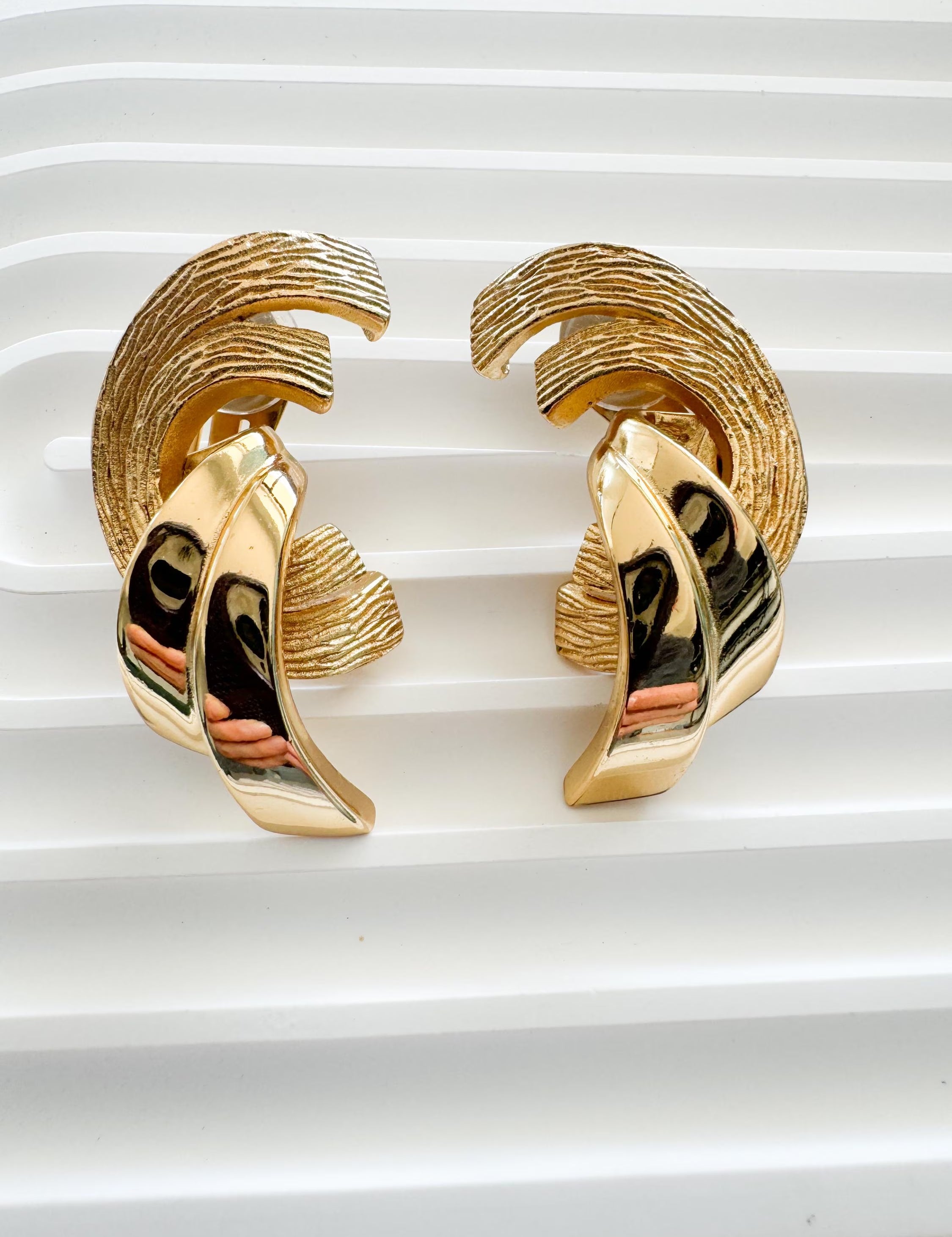Christian Dior Earrings, Vintage Earrings Dior, Iconic Bee Earrings Gold Tone, Vintage earrings leaf , Bridal earrings, Jewelry for Women
