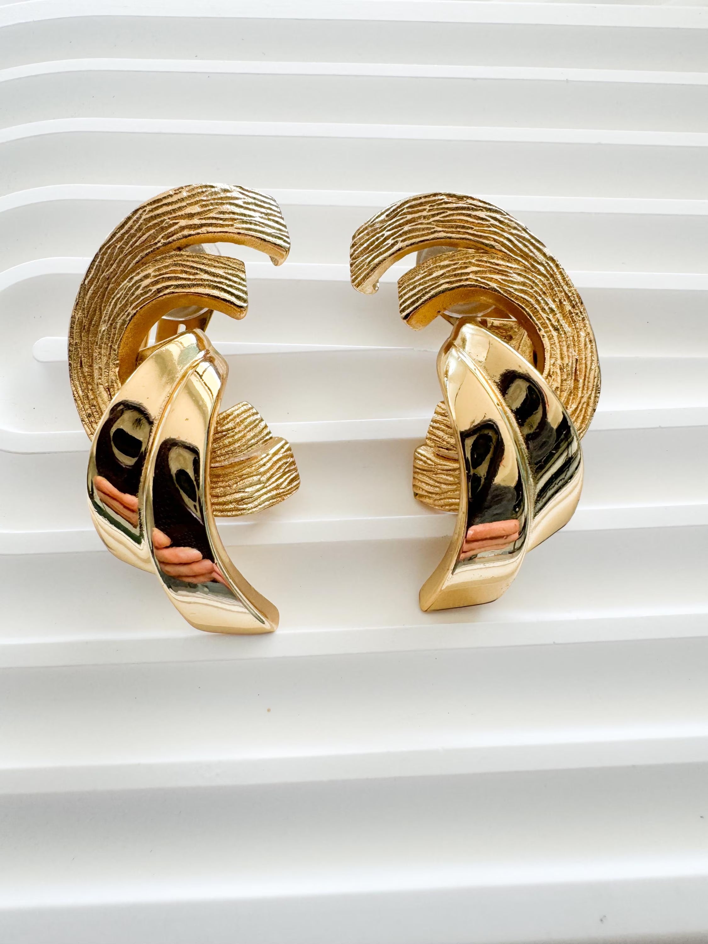 Christian Dior Earrings, Vintage Earrings Dior, Iconic Bee Earrings Gold Tone, Vintage earrings leaf , Bridal earrings, Jewelry for Women