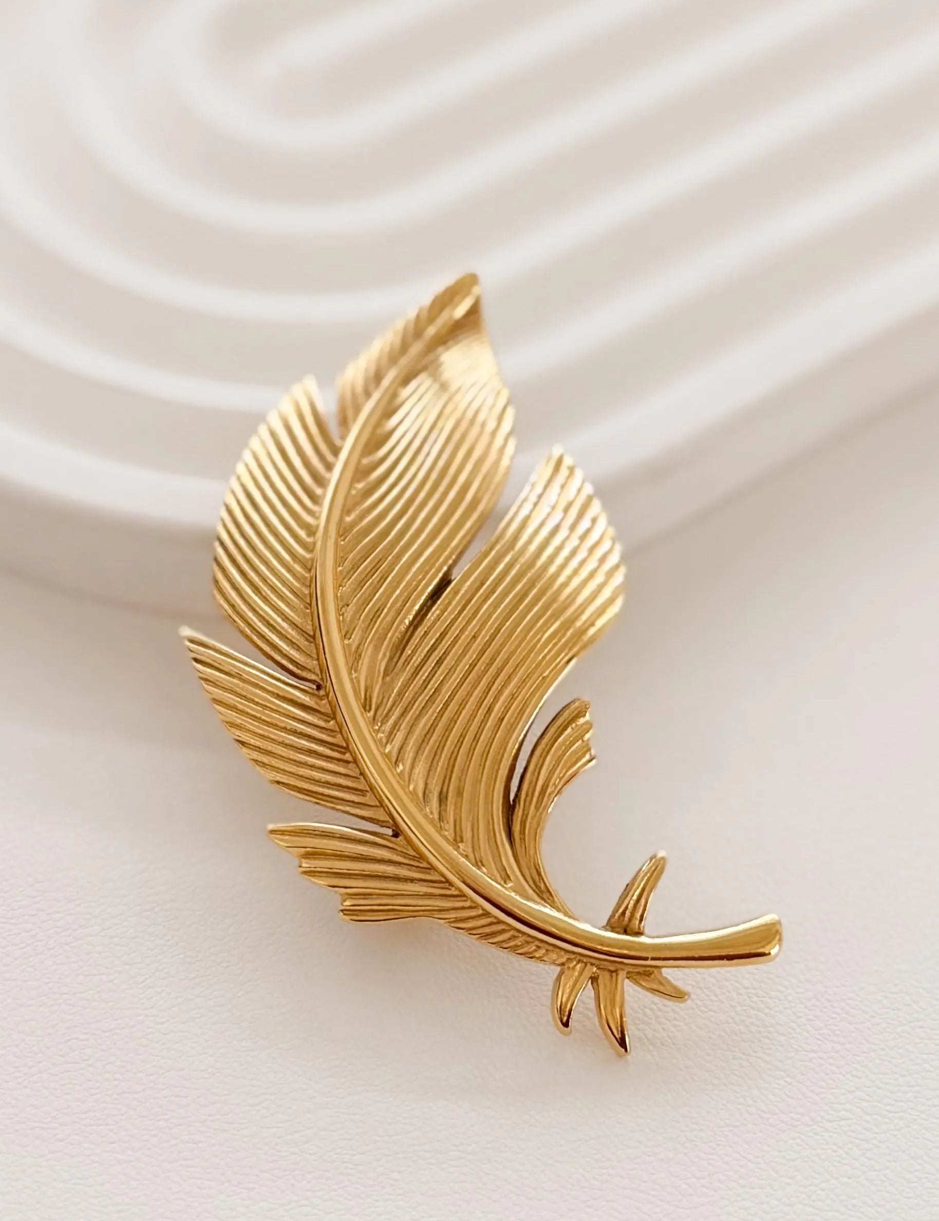 Elegant vintage Dior gold leaf brooch large statement timeless refined luxury