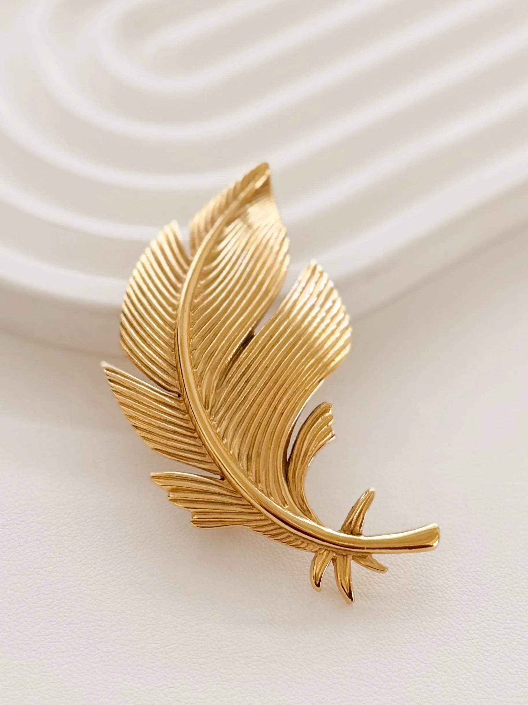 Elegant vintage Dior gold leaf brooch large statement timeless refined luxury