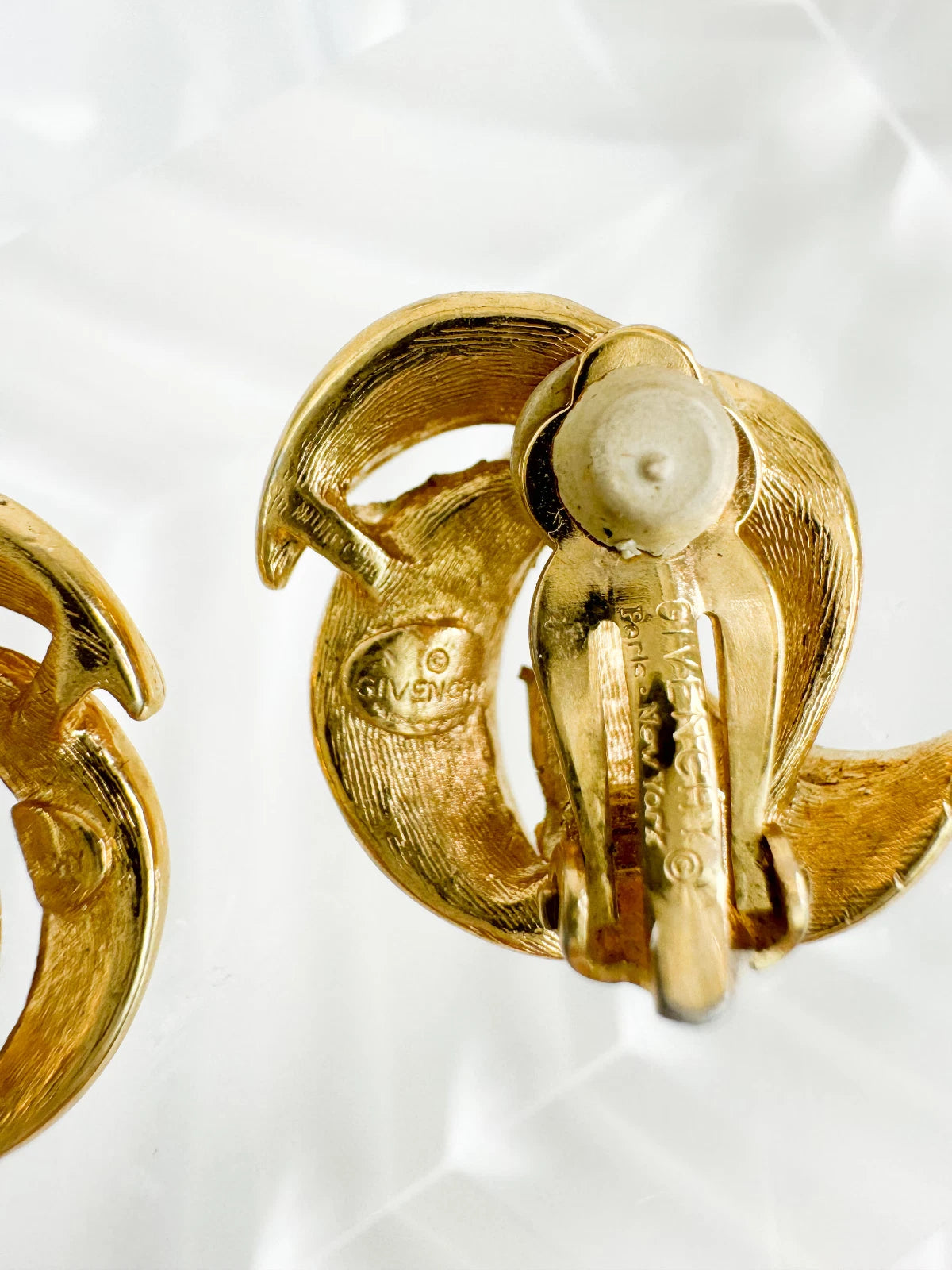 Vintage Givenchy Earrings, Leaf Gold Tone Earrings, Clip on Earrings, twisted earrings, Gift for her, Vintage Earrings, Gift for mom
