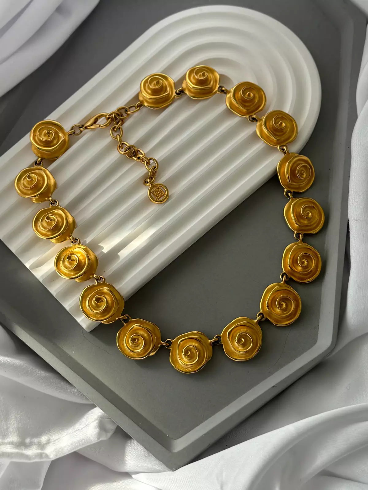 Vintage Givenchy Necklace, Vintage Gold Tone Necklace Roses Necklace, Vintage Choker Necklace, Jewelry for Women, Gold Chain, Gift for her