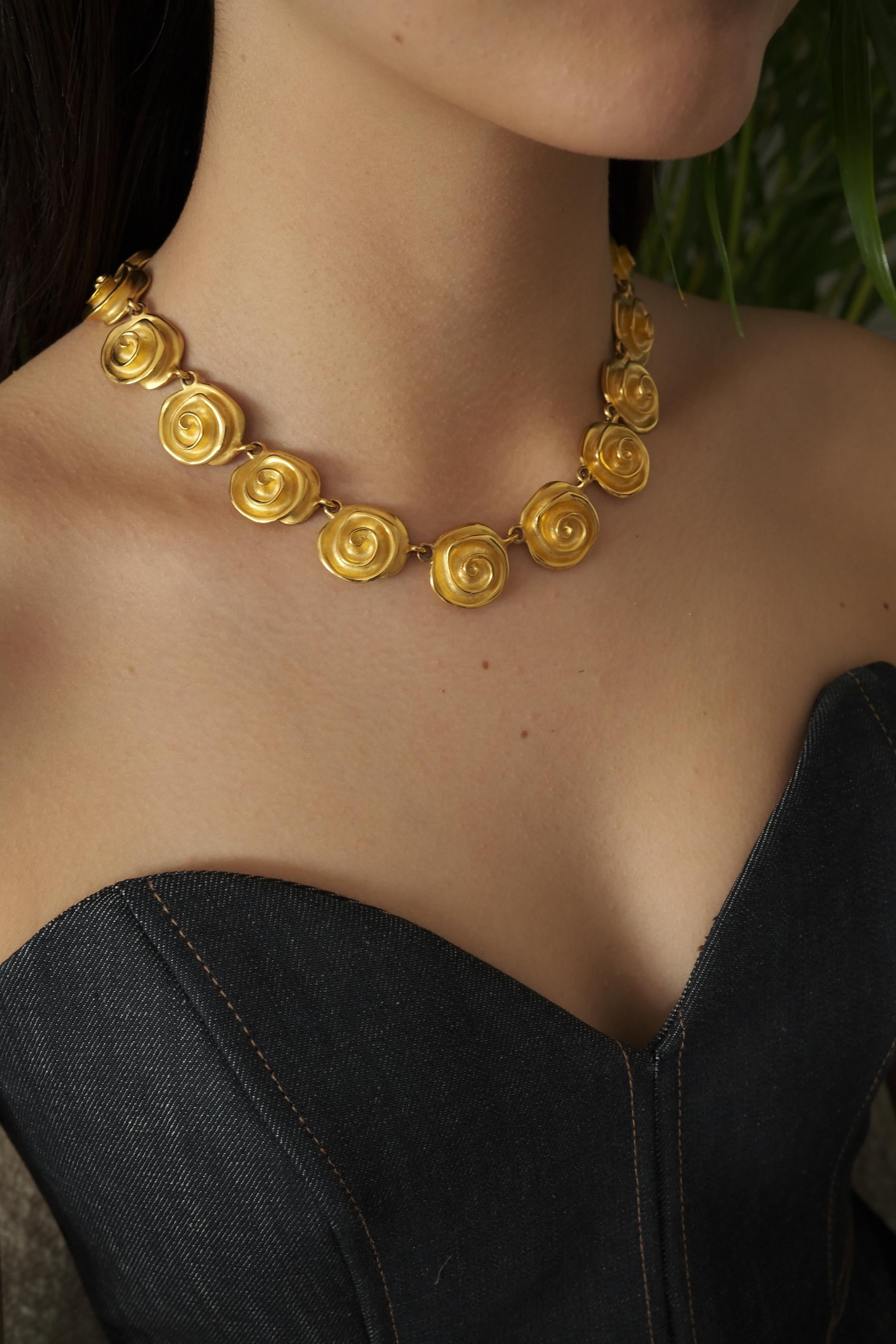 Vintage Givenchy Necklace, Vintage Gold Tone Necklace Roses Necklace, Vintage Choker Necklace, Jewelry for Women, Gold Chain, Gift for her