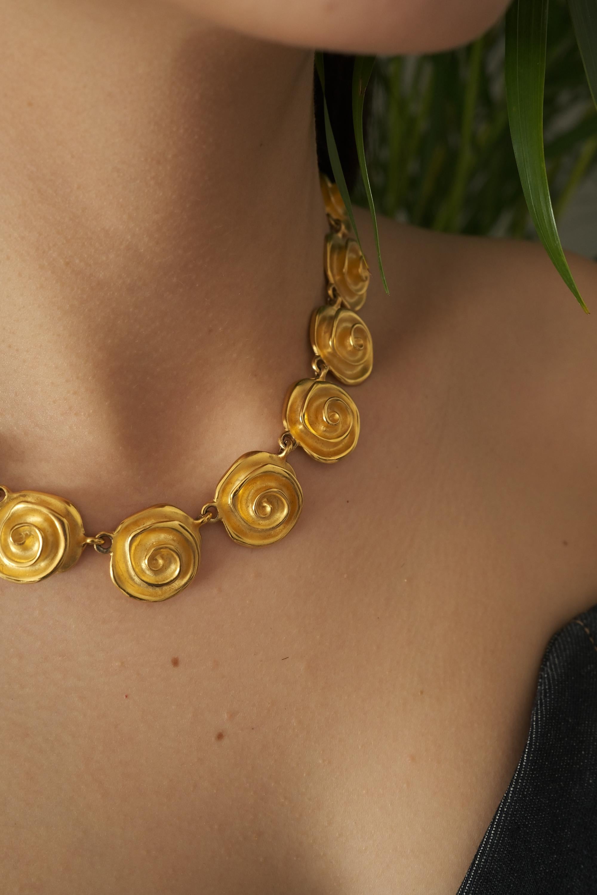 Vintage Givenchy Necklace, Vintage Gold Tone Necklace Roses Necklace, Vintage Choker Necklace, Jewelry for Women, Gold Chain, Gift for her