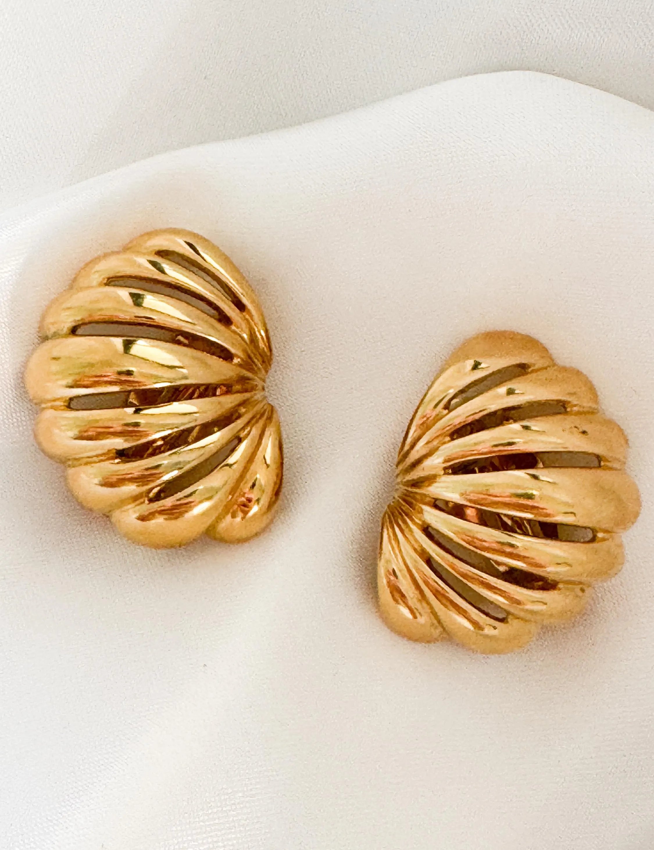 Vintage Givenchy Earrings, Gold Tone Earrings, Clip on Earrings Sea Shell Motif, Logo earrings , Gift for her, Vintage Earrings