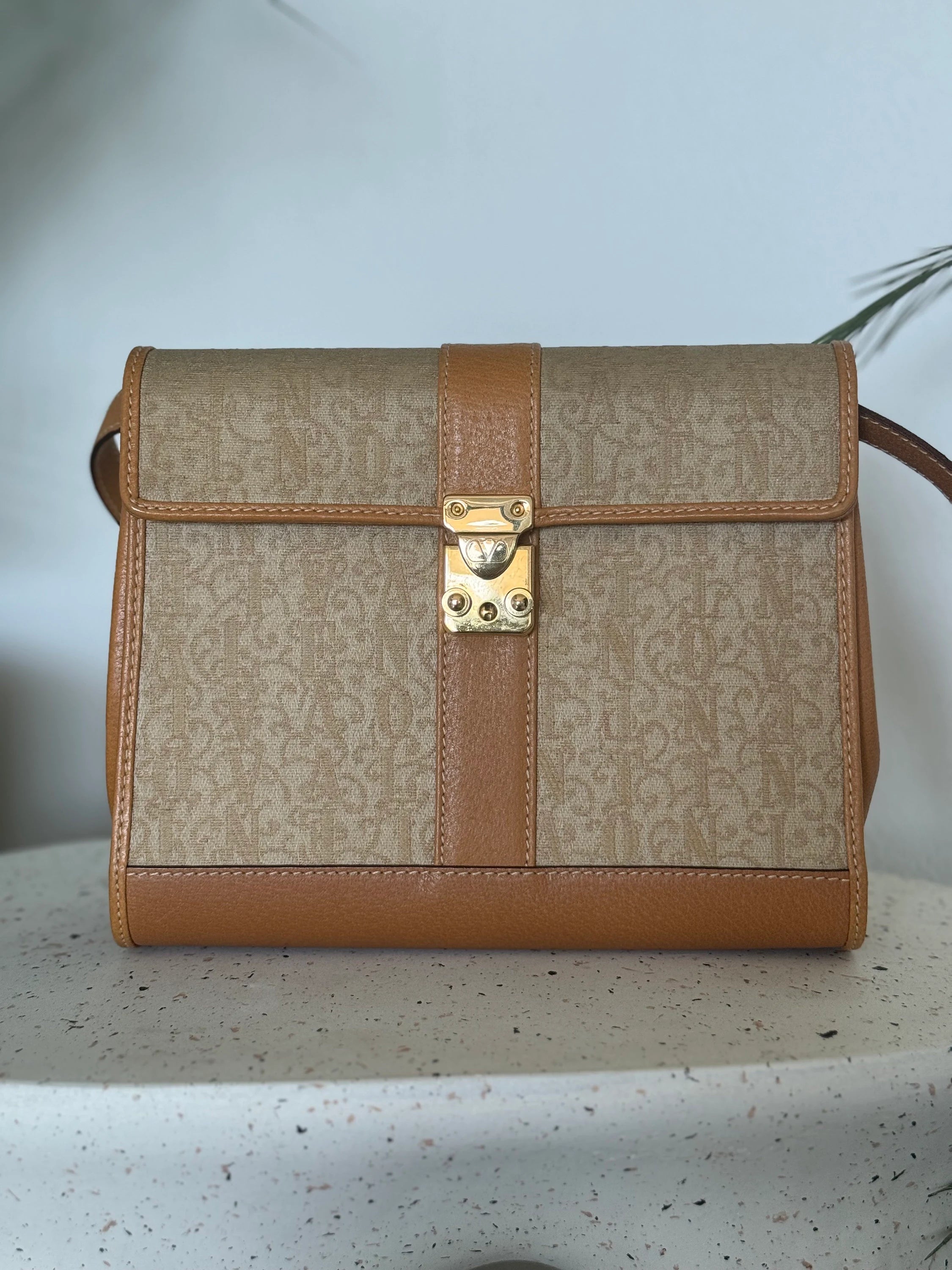 Leather Handbag, Vintage bag Valentino Garavani, Flap Bag, shoulder bag, Crossbody Bag, Tassel Baige bag, Shopping bag, Personalized gift