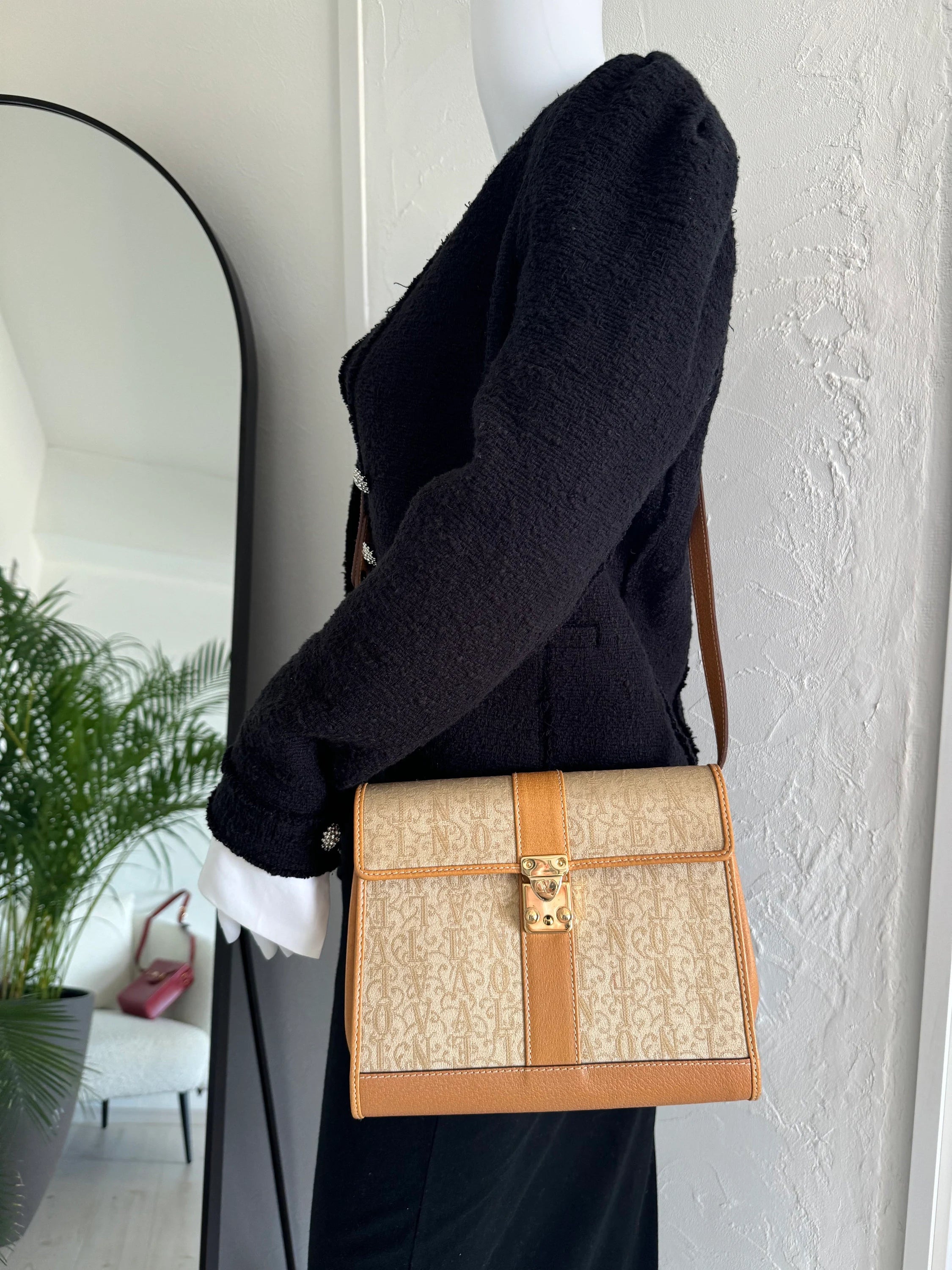 Vintage bag Valentino Garavani Flap Bag Leather Handbag shoulder bag C Bujor Japan