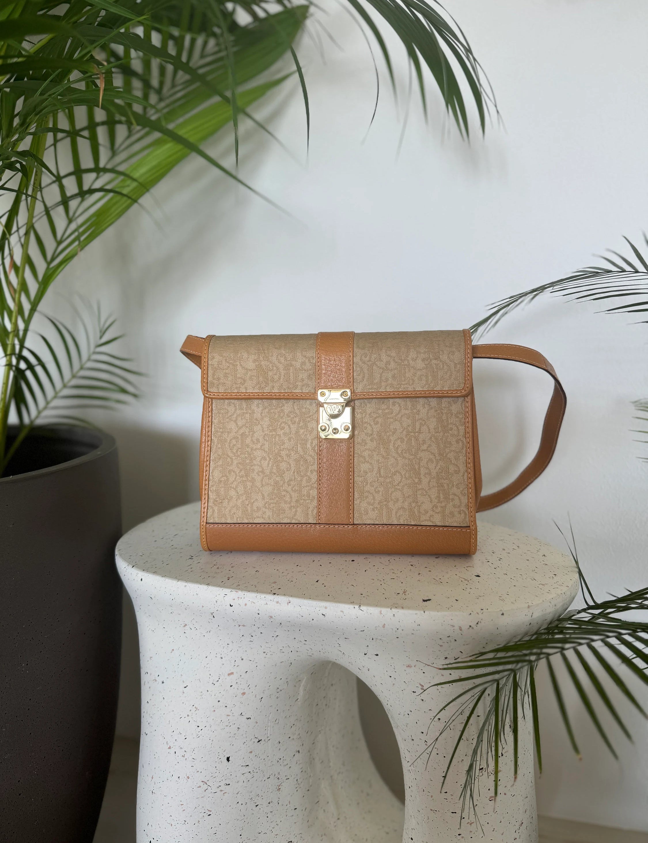 Leather Handbag, Vintage bag Valentino Garavani, Flap Bag, shoulder bag, Crossbody Bag, Tassel Baige bag, Shopping bag, Personalized gift
