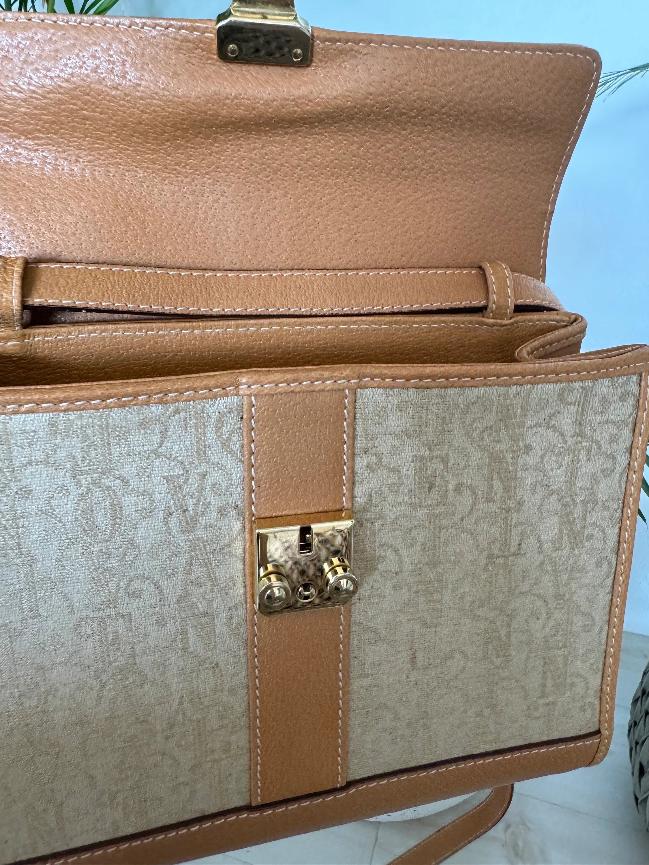 Leather Handbag, Vintage bag Valentino Garavani, Flap Bag, shoulder bag, Crossbody Bag, Tassel Baige bag, Shopping bag, Personalized gift