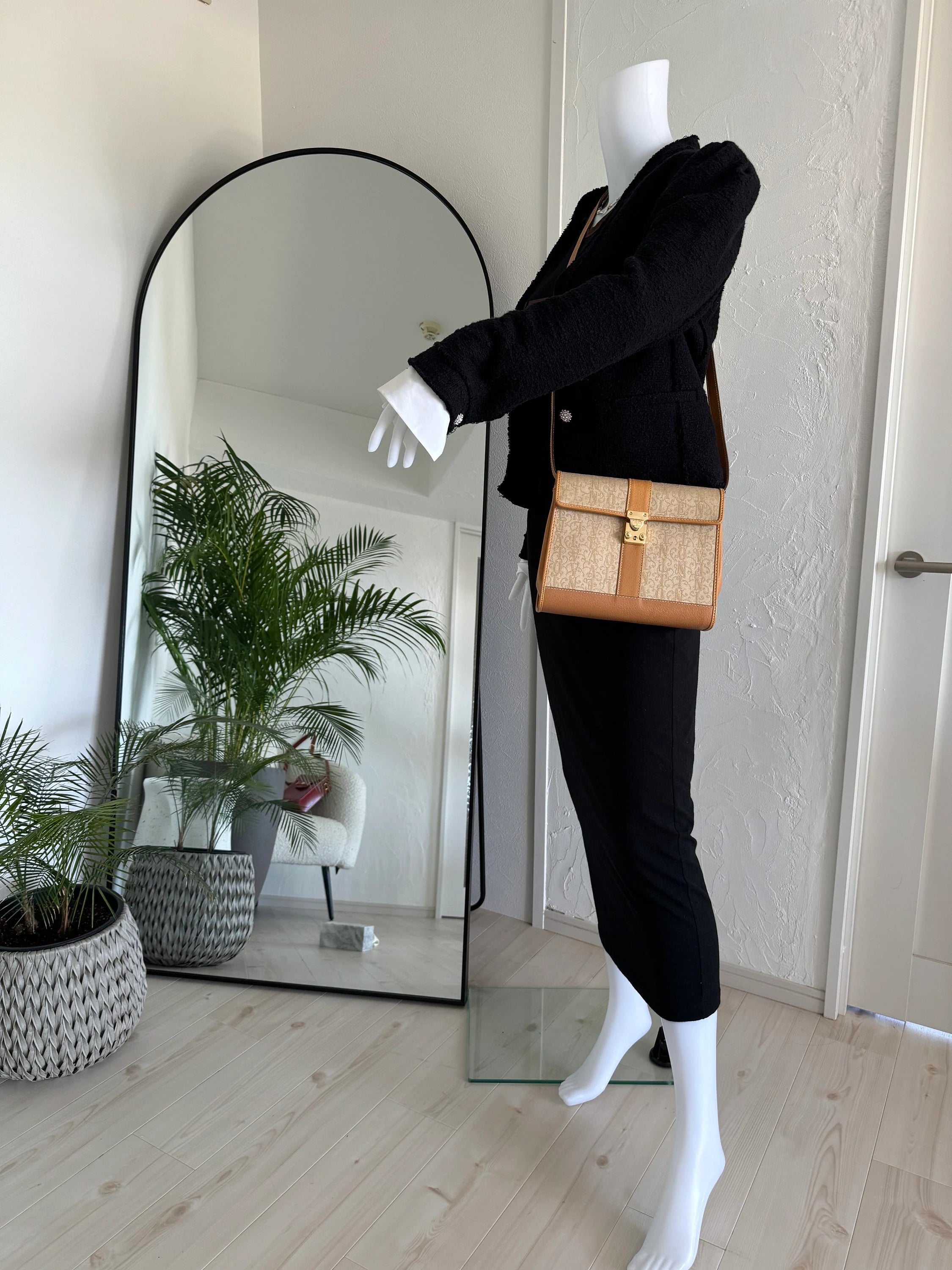 Leather Handbag, Vintage bag Valentino Garavani, Flap Bag, shoulder bag, Crossbody Bag, Tassel Baige bag, Shopping bag, Personalized gift