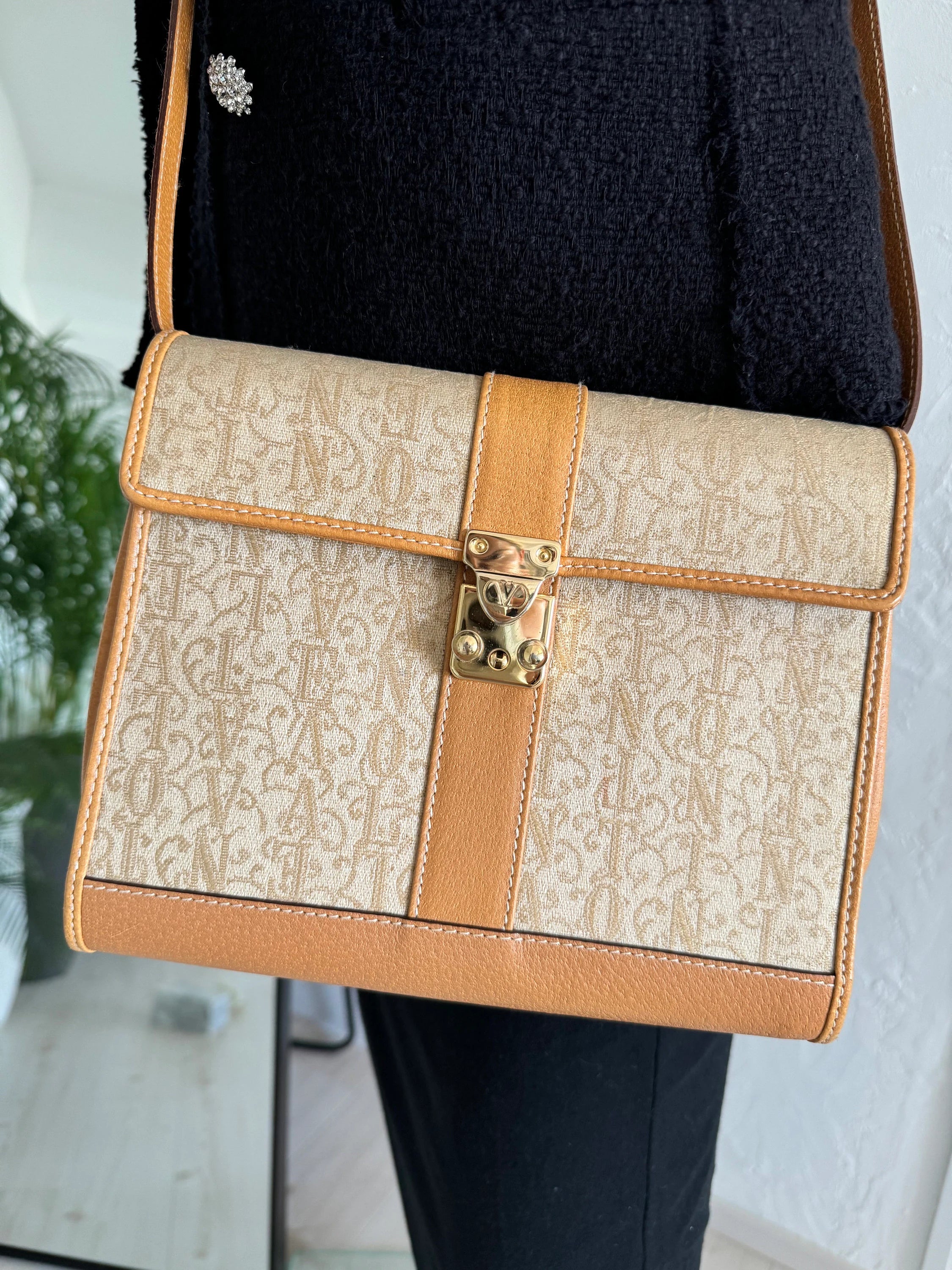 Leather Handbag, Vintage bag Valentino Garavani, Flap Bag, shoulder bag, Crossbody Bag, Tassel Baige bag, Shopping bag, Personalized gift