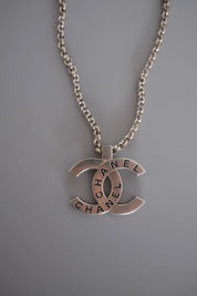 Vintage CHANEL 1998 silver-tone CC logo necklace condition and metal details
