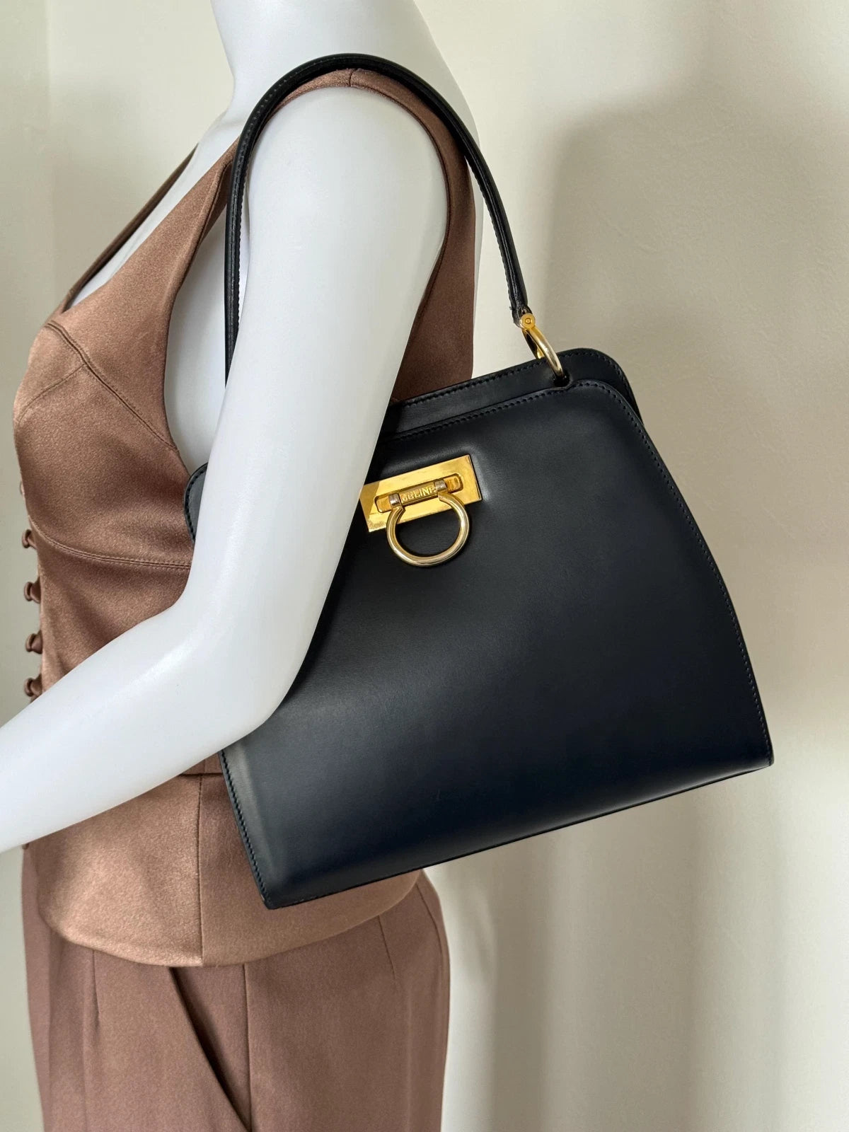 Vintage Celine Paris Made in Italy Top Handle  Handbag bag shoulder Dark Navy Blue leather  beautiful vintage bag