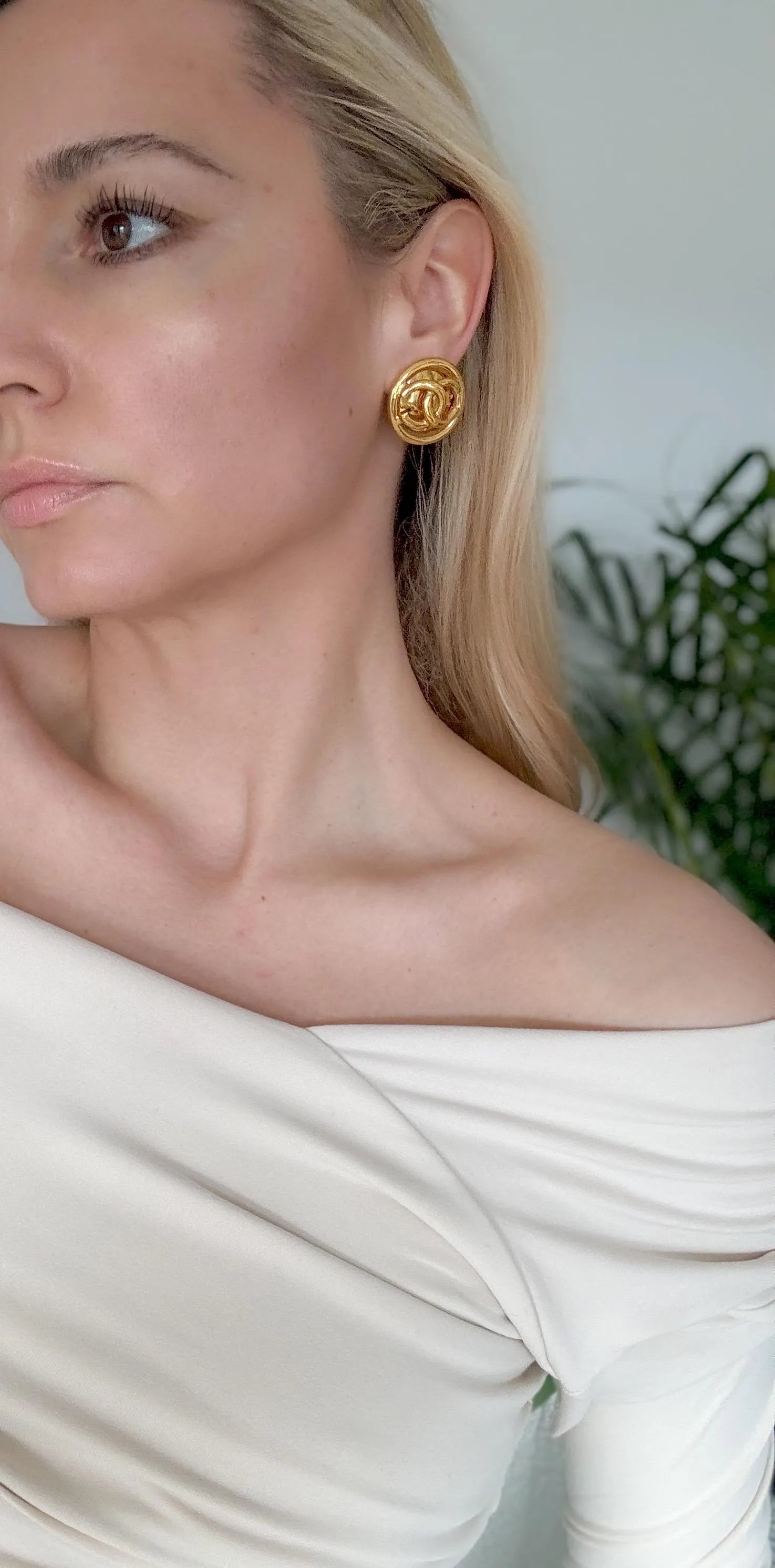 Vintage Chanel Earrings, Gold Tone Earrings, Made in France, Chanel CC Logo, Vintage Earrings, Clip on Earrings, Vintage Jewelry Gold