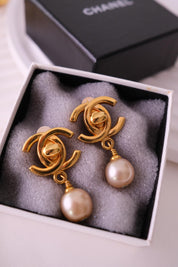Vintage Chanel Earrings, Gold Tone Earrings, Made in France, Chanel CC Logo, Vintage Earrings, Clip on Earrings, Vintage Jewelry Gold