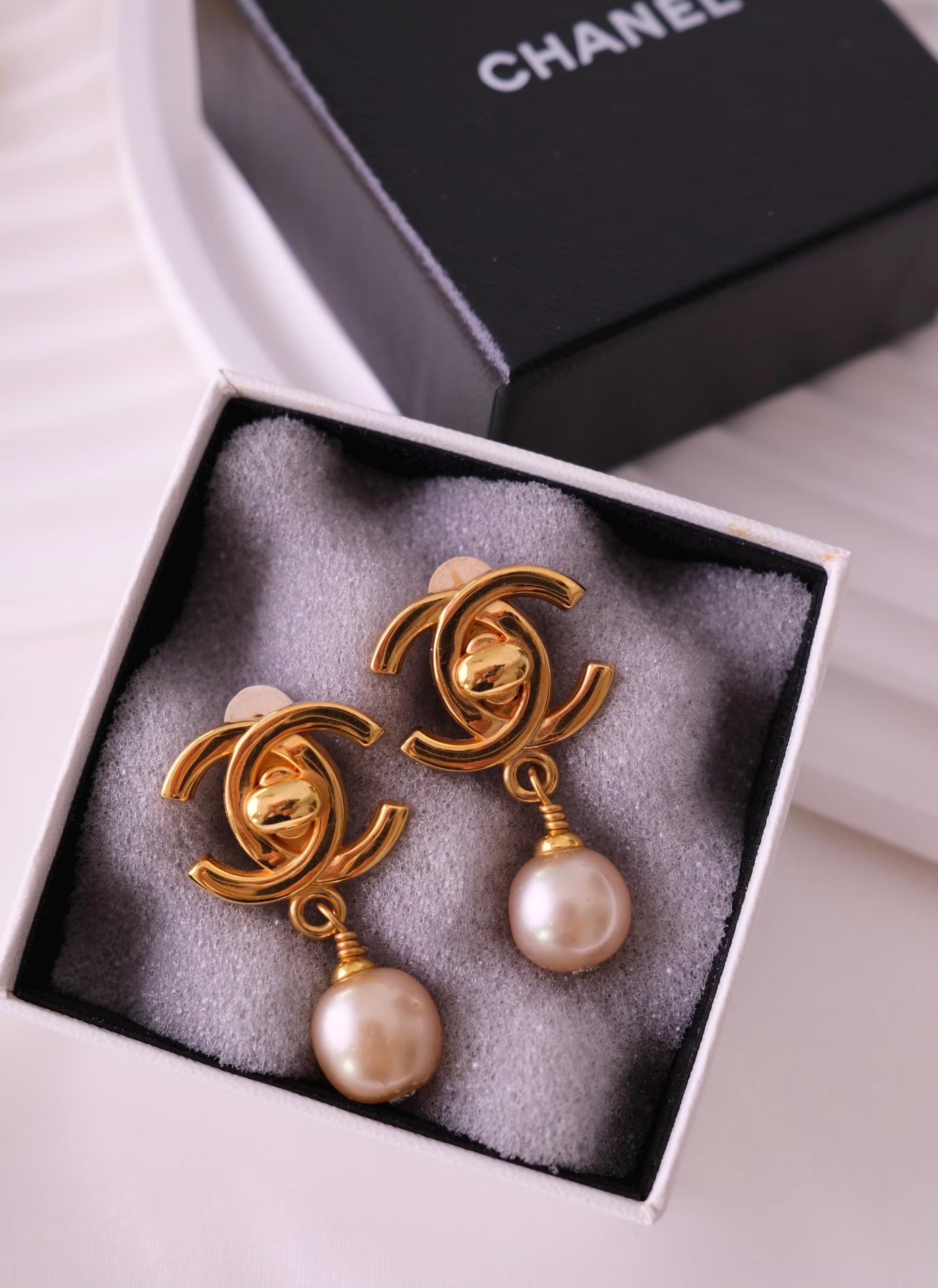 Vintage Chanel Earrings, Gold Tone Earrings, Made in France, Chanel CC Logo, Vintage Earrings, Clip on Earrings, Vintage Jewelry Gold