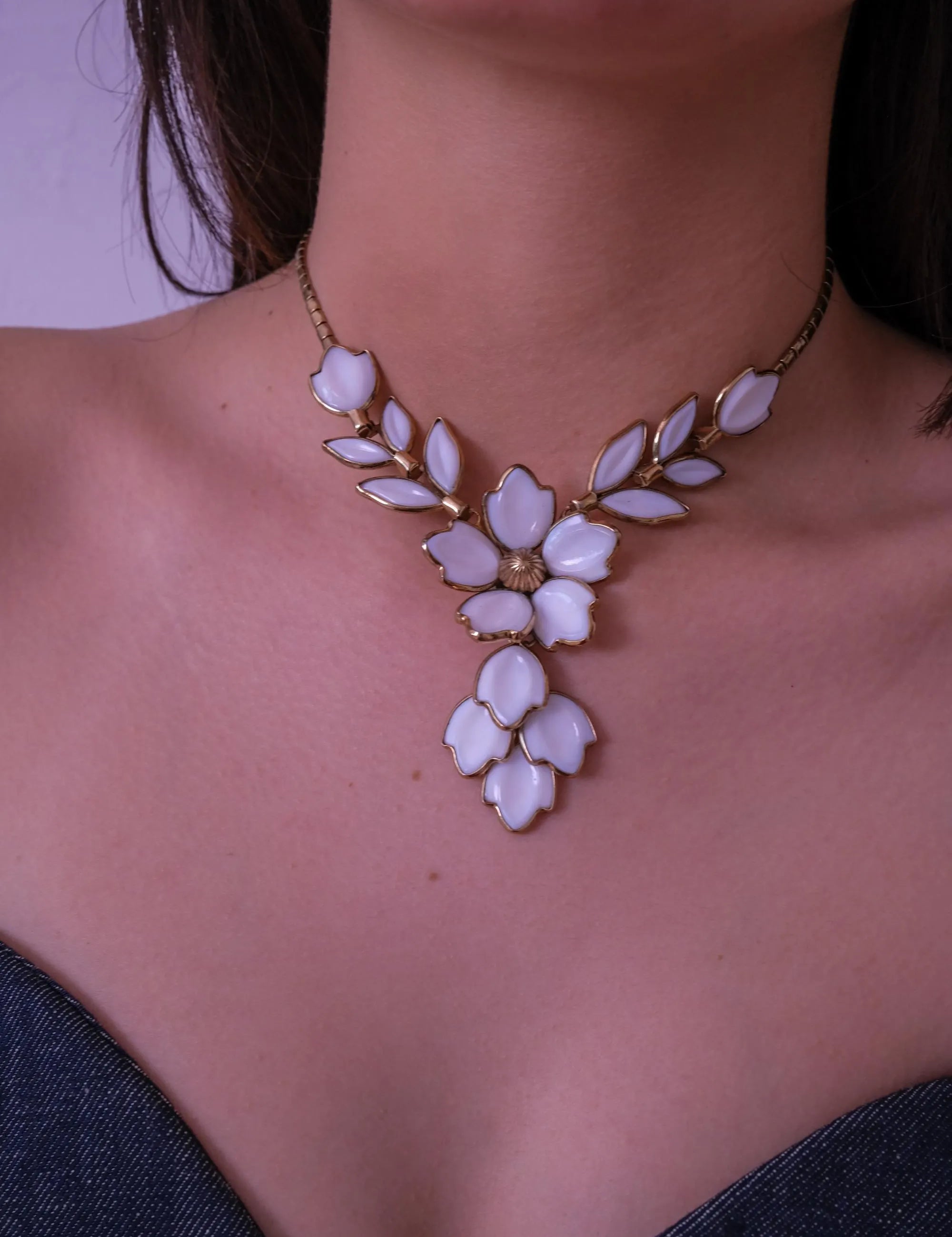 Vintage Crown Trifari necklace Milk glass parure choker 1960s