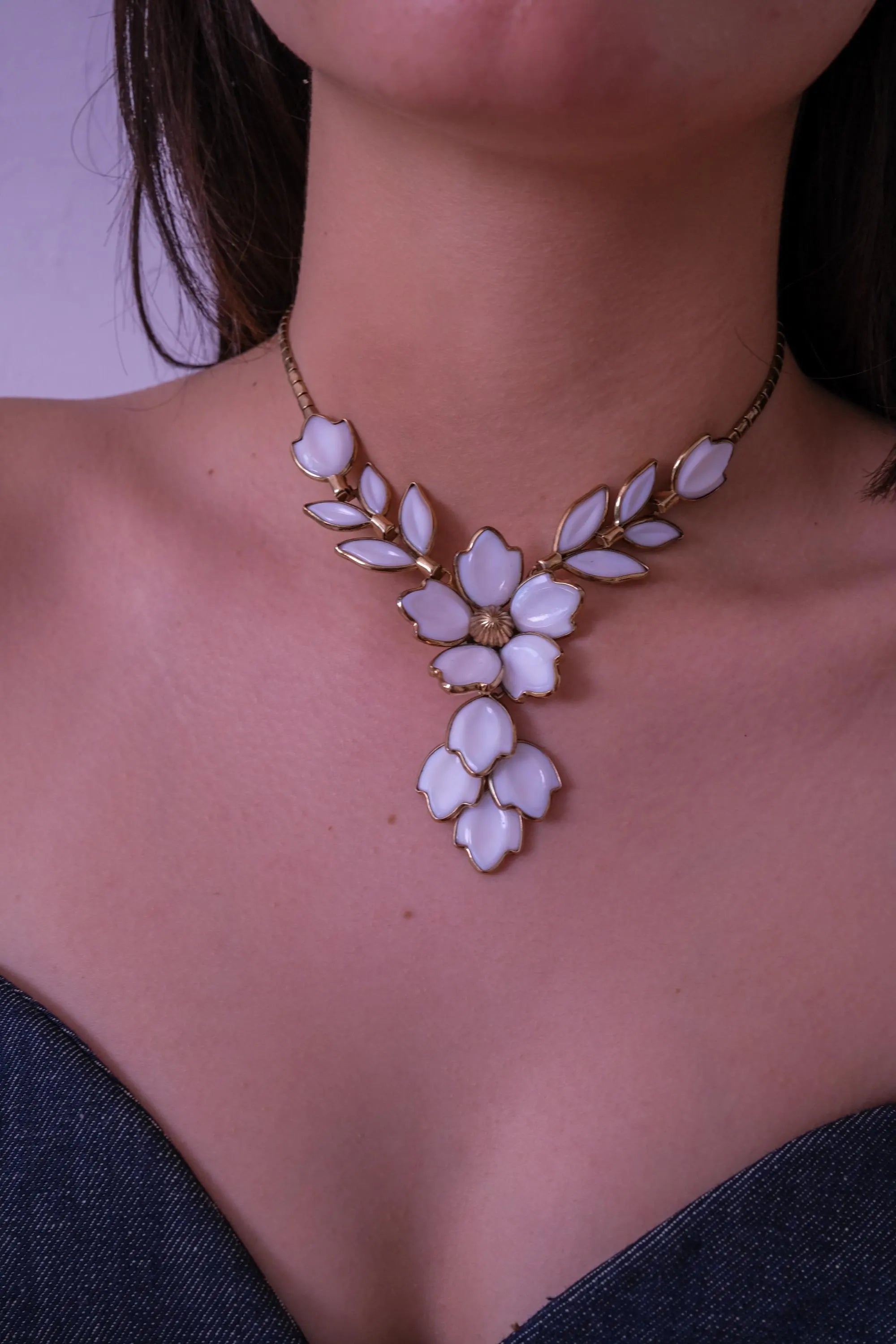 Vintage Crown Trifari necklace Milk glass parure choker 1960s