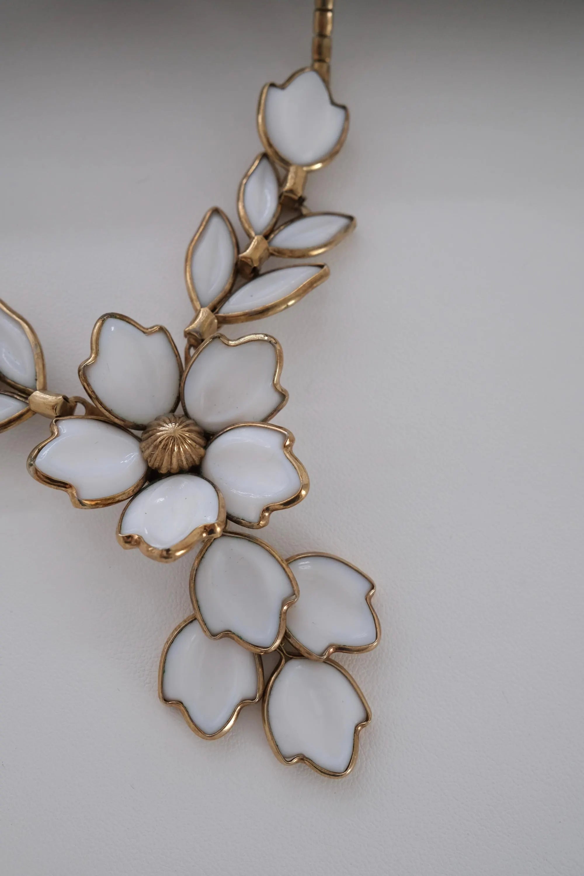 Vintage Crown Trifari necklace Milk glass parure choker 1960s Floral Charm