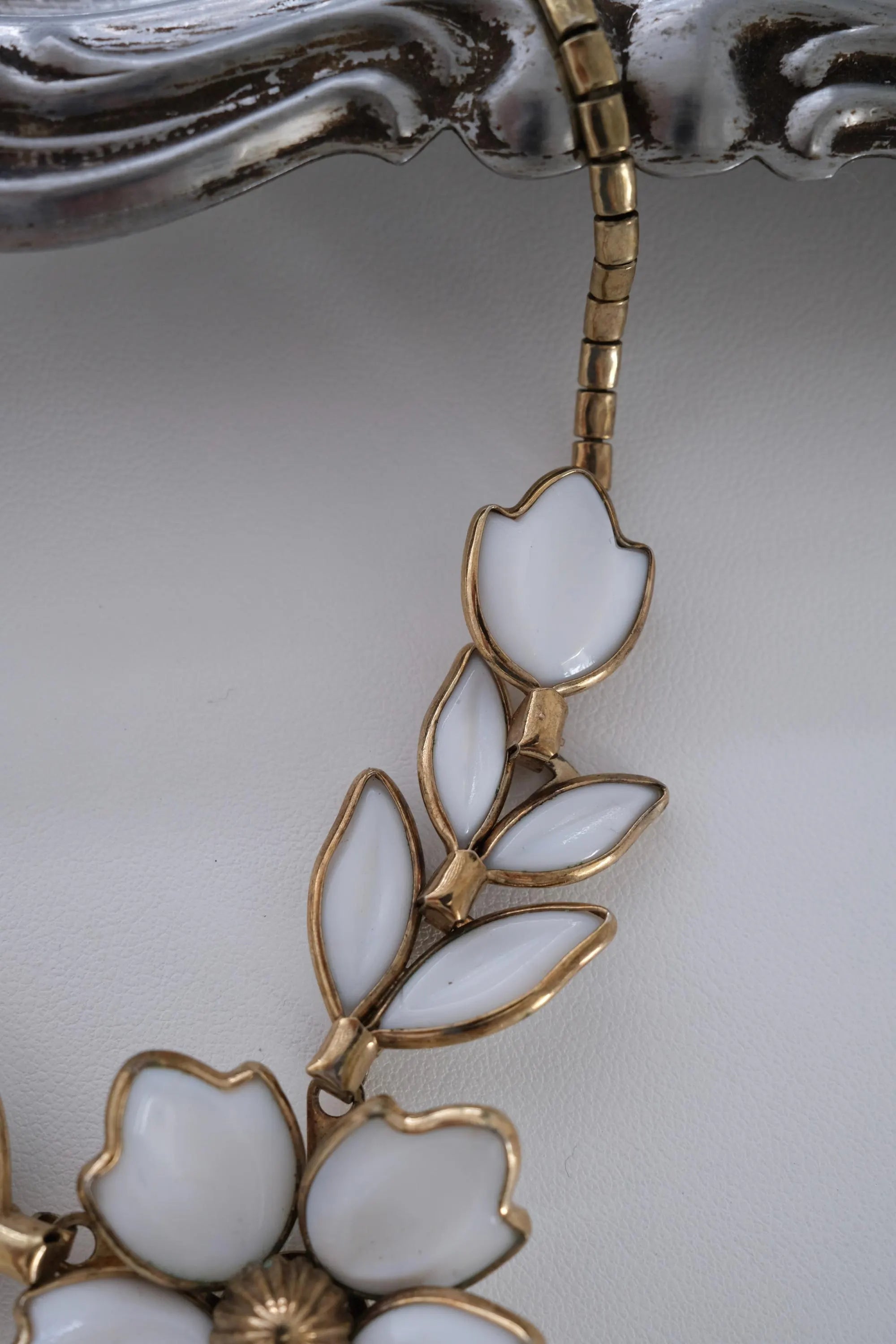 Vintage Crown Trifari necklace Milk glass parure choker 1960s Floral Charm