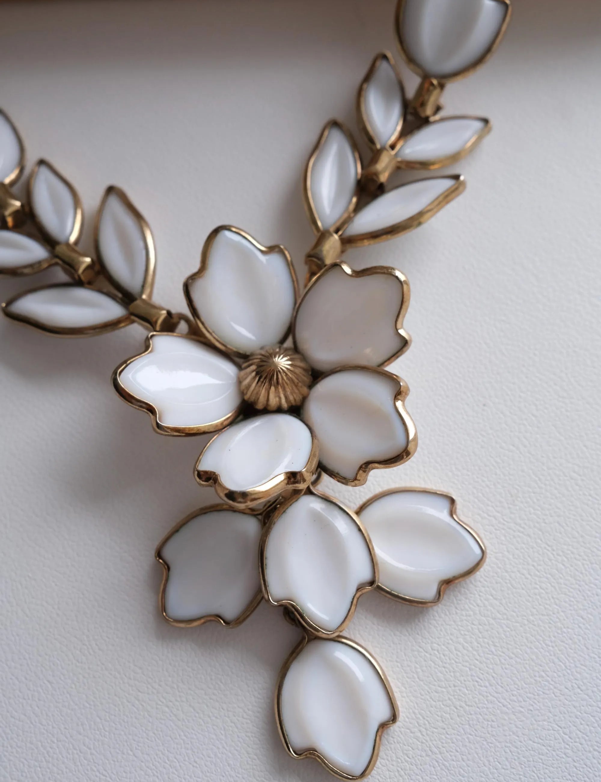 Vintage Crown Trifari necklace Milk glass parure choker 1960s
