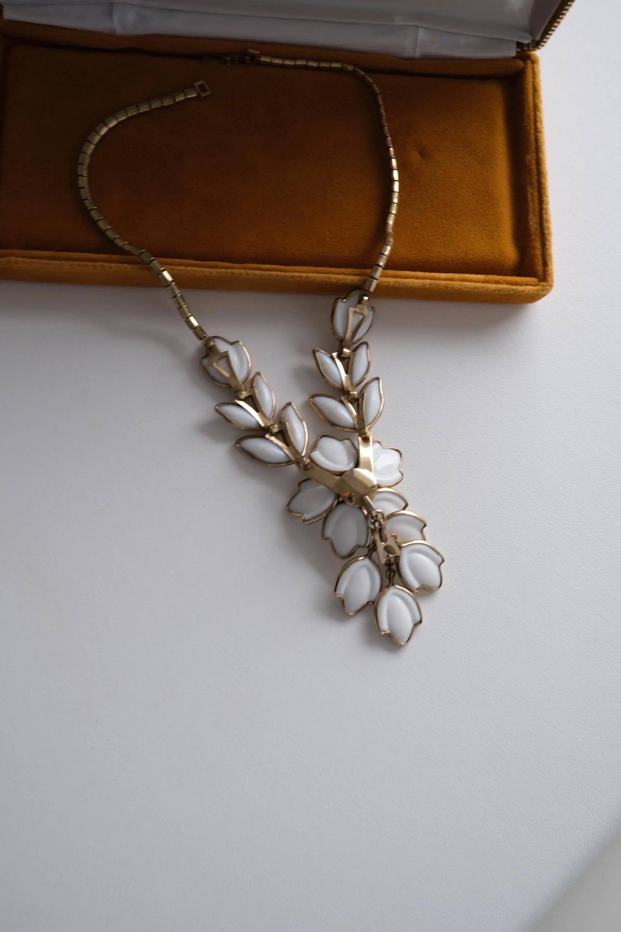 Vintage Crown Trifari necklace Milk glass parure choker 1960s Floral Charm