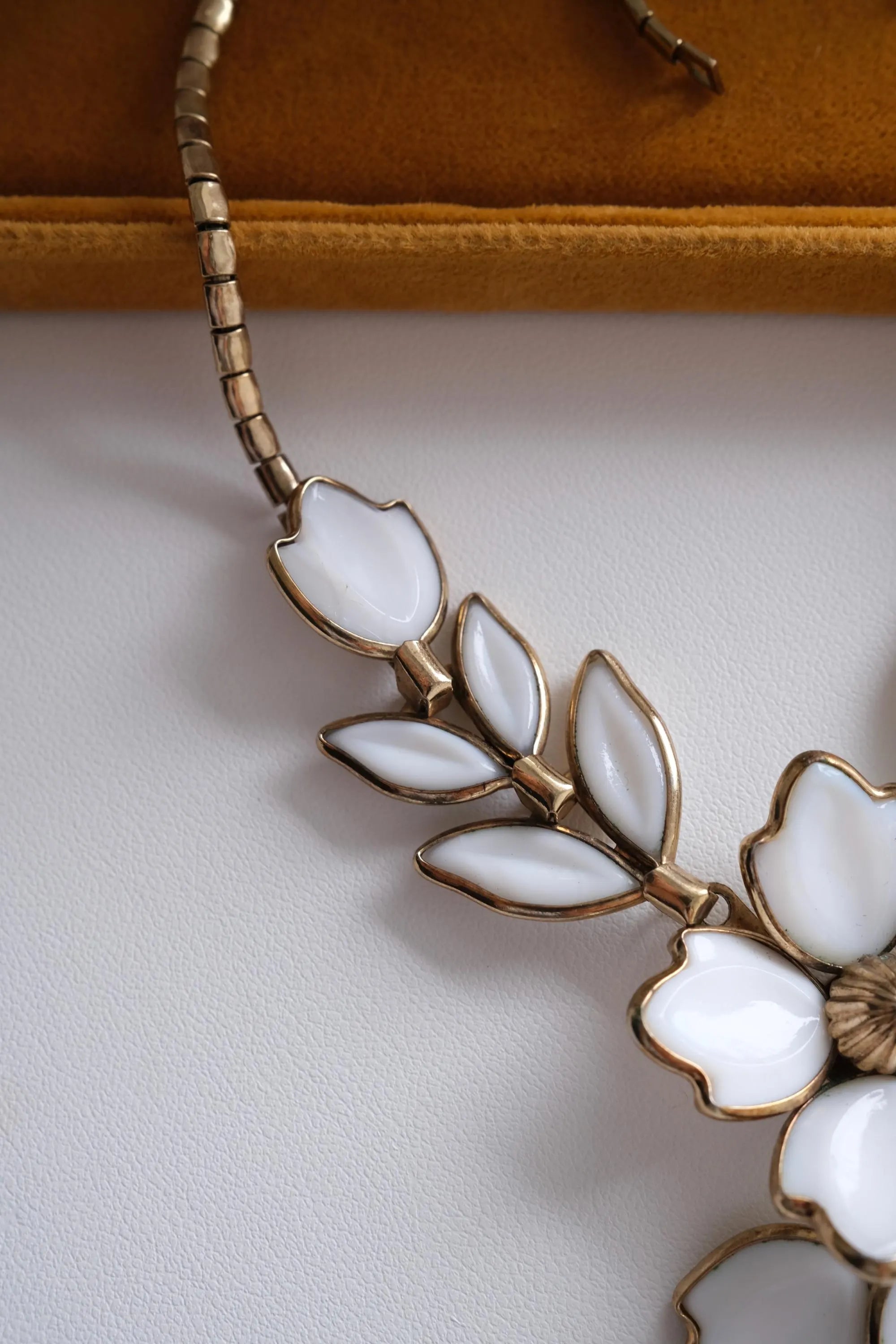 Vintage Crown Trifari necklace Milk glass parure choker 1960s Floral Charm