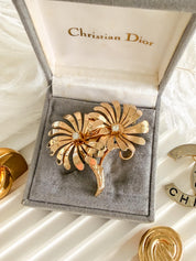 Dior gold floral brooch side view sculptural elegant luxury vintage jewelry