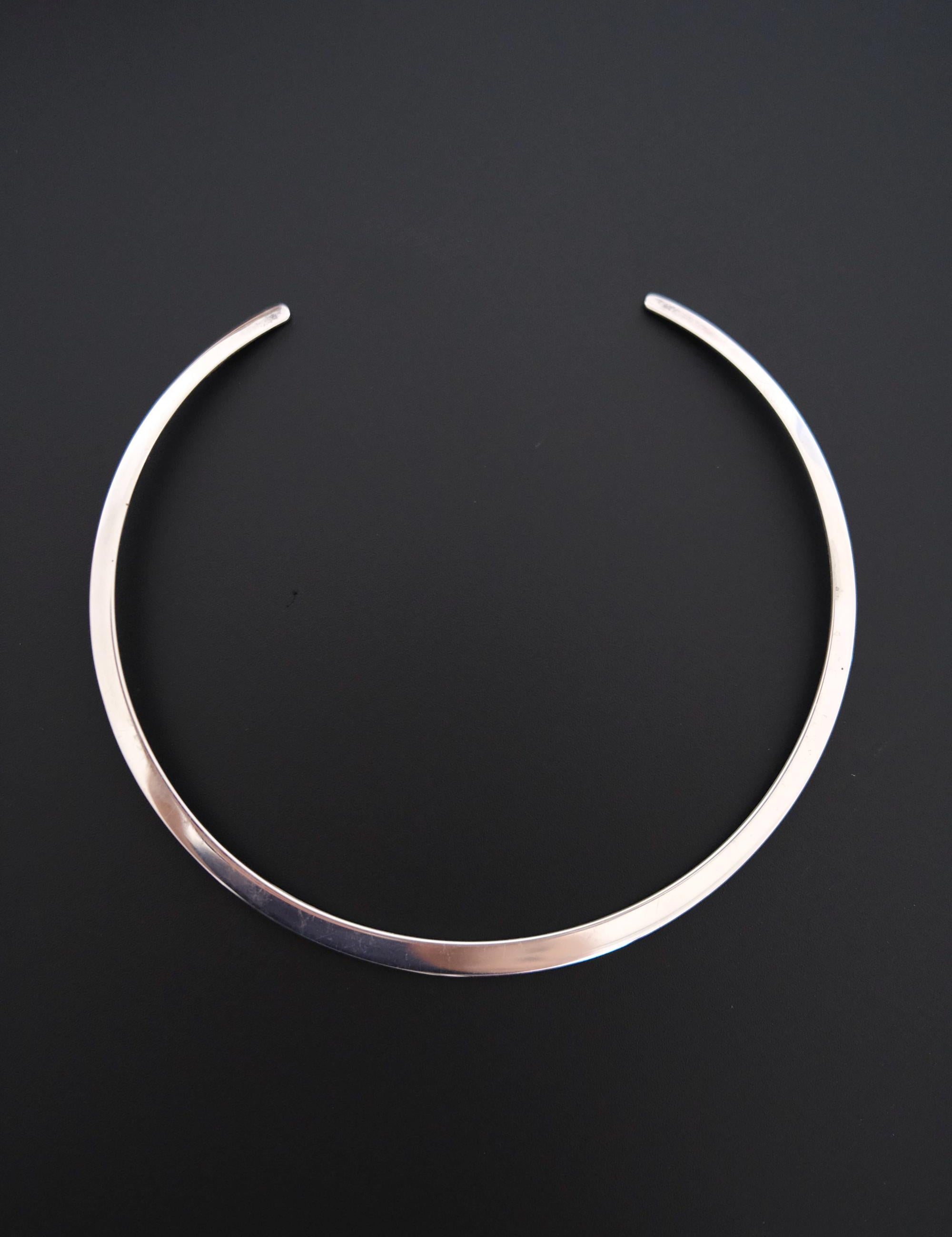 Vintage GUCCI 925 sterling silver rigid open collar choker necklace, signed GUCCI Made in Italy