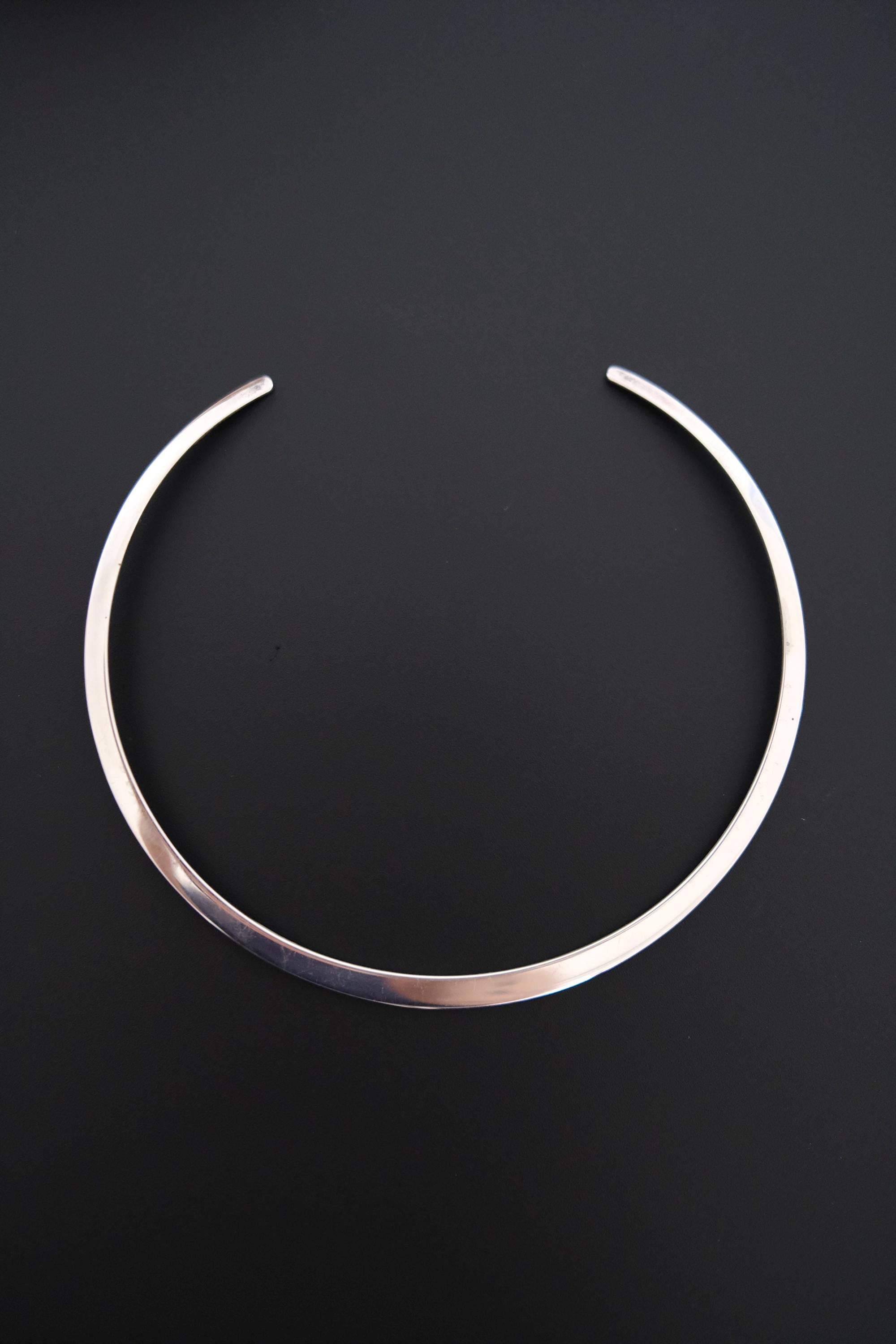 Vintage GUCCI 925 sterling silver rigid open collar choker necklace, signed GUCCI Made in Italy