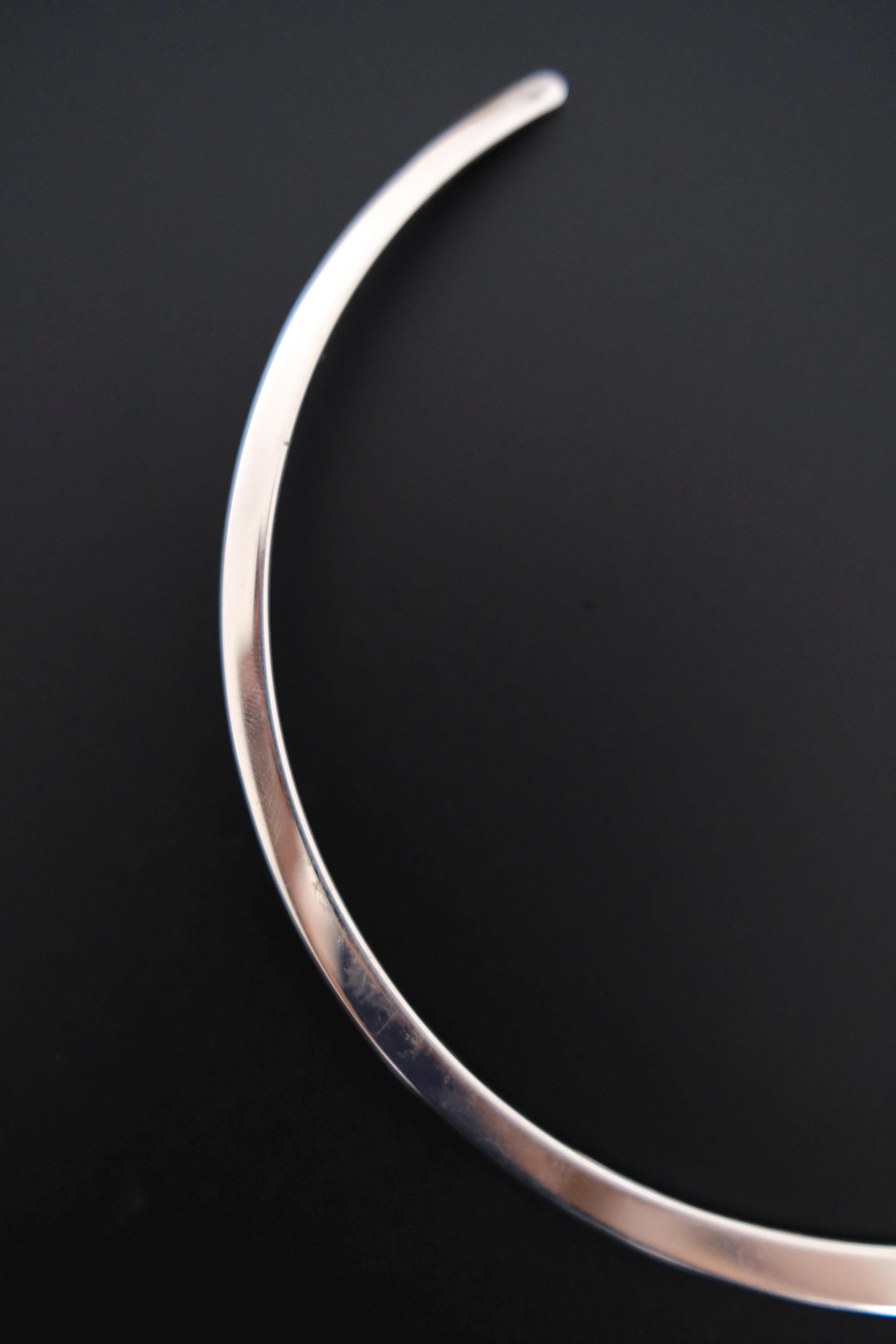 Vintage GUCCI 925 sterling silver rigid open collar choker necklace, signed GUCCI Made in Italy