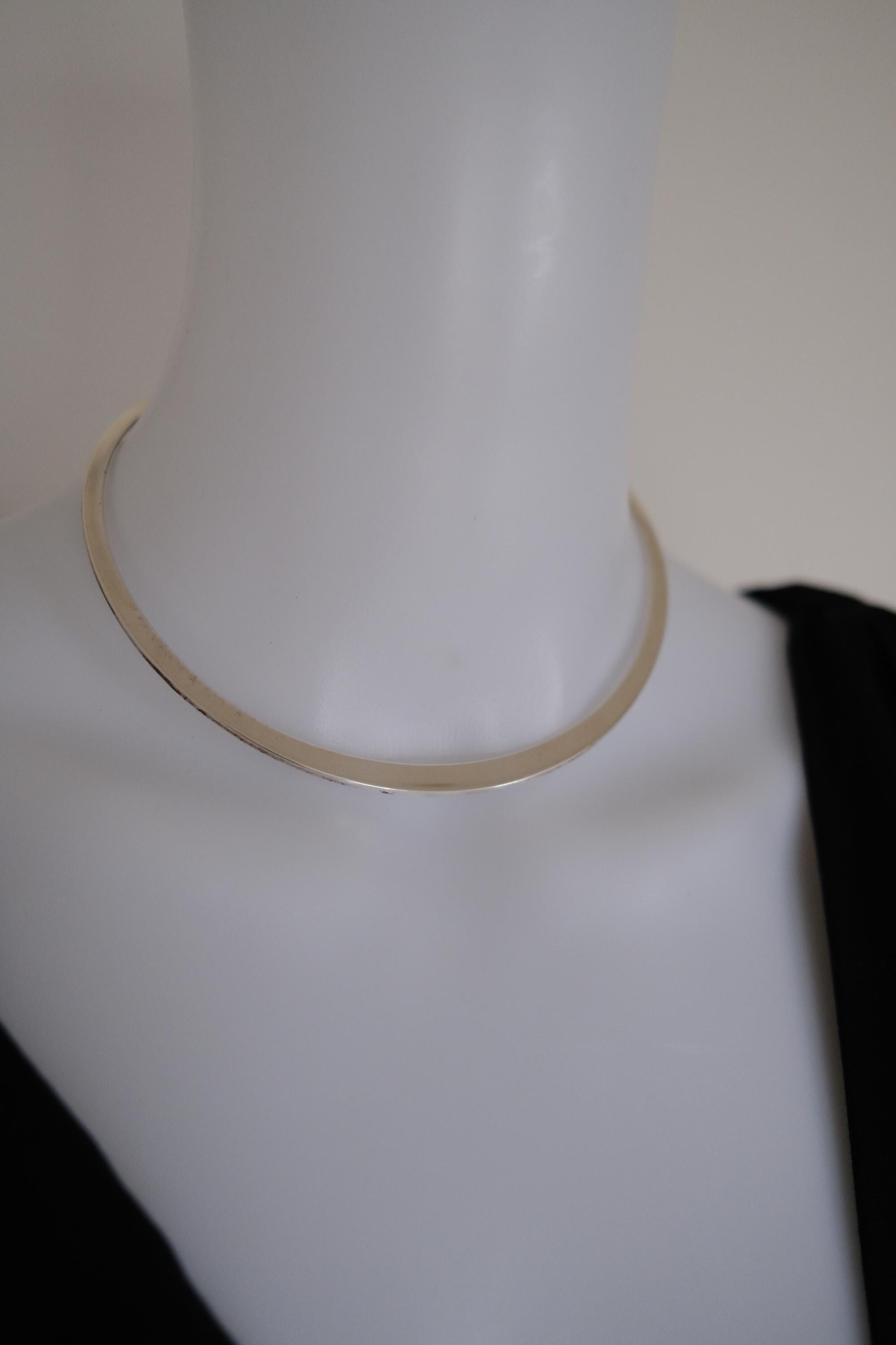 Vintage GUCCI 925 sterling silver rigid open collar choker necklace, signed GUCCI Made in Italy