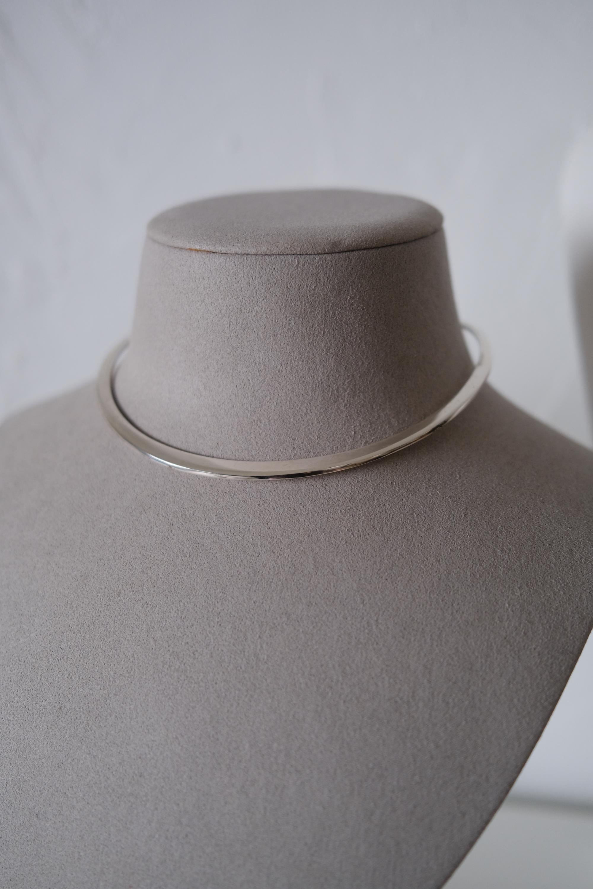 Vintage GUCCI 925 sterling silver rigid open collar choker necklace, signed GUCCI Made in Italy