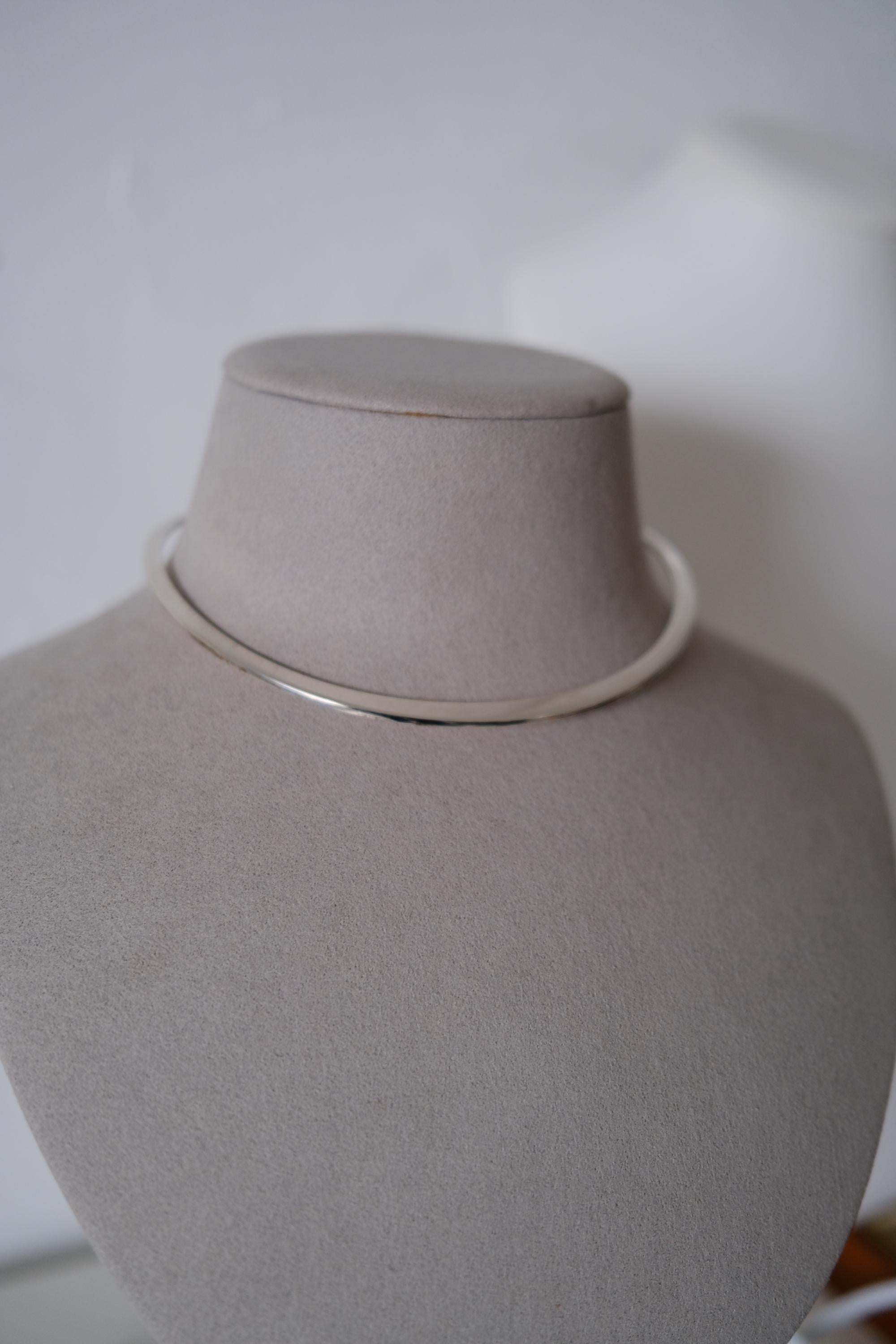 Vintage GUCCI 925 sterling silver rigid open collar choker necklace, signed GUCCI Made in Italy