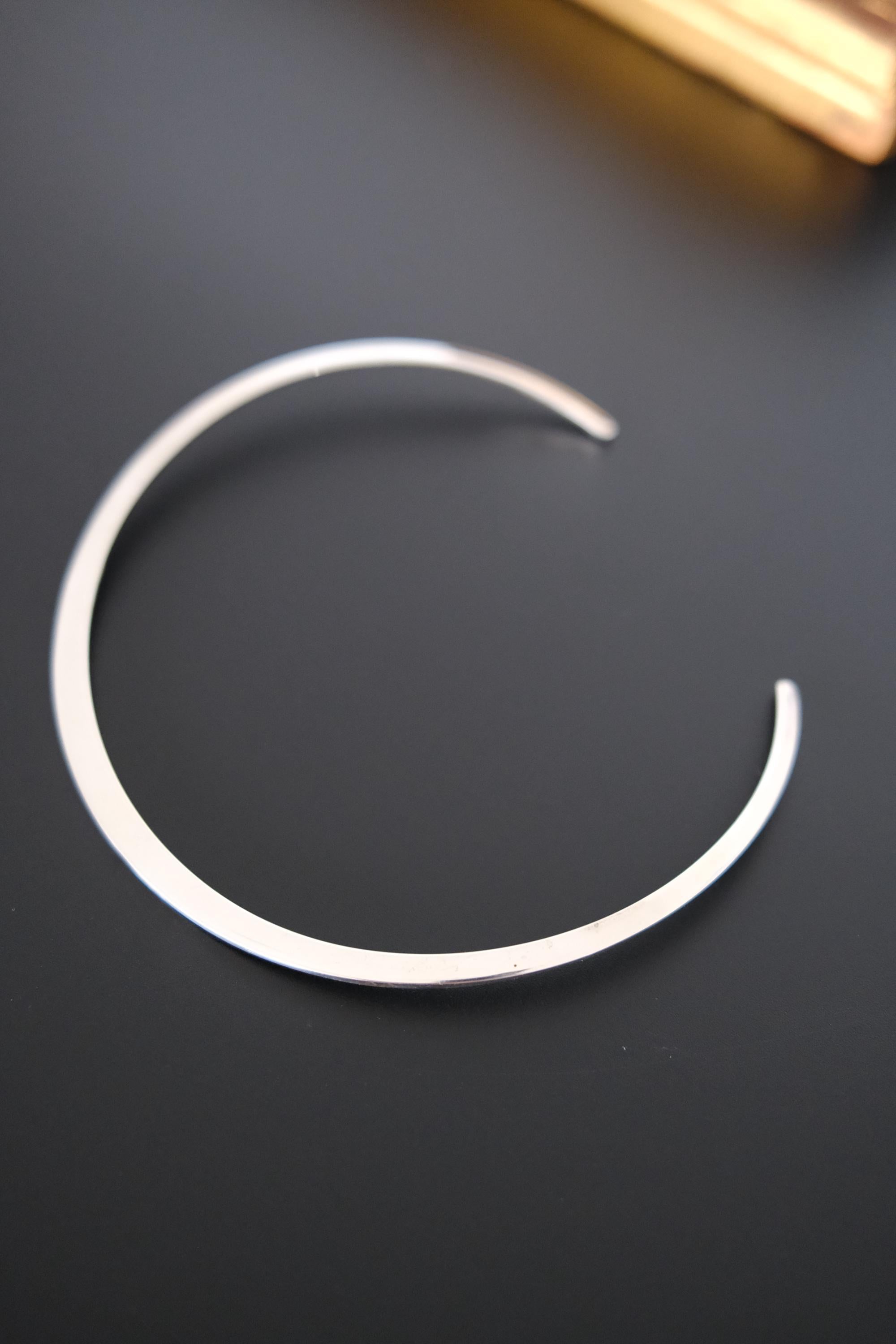 Vintage GUCCI 925 sterling silver rigid open collar choker necklace, signed GUCCI Made in Italy