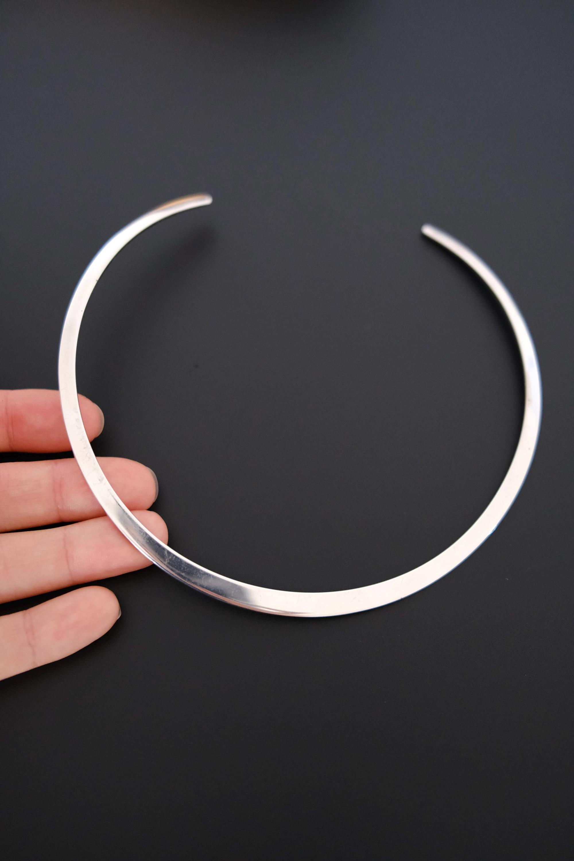 Vintage GUCCI 925 sterling silver rigid open collar choker necklace, signed GUCCI Made in Italy