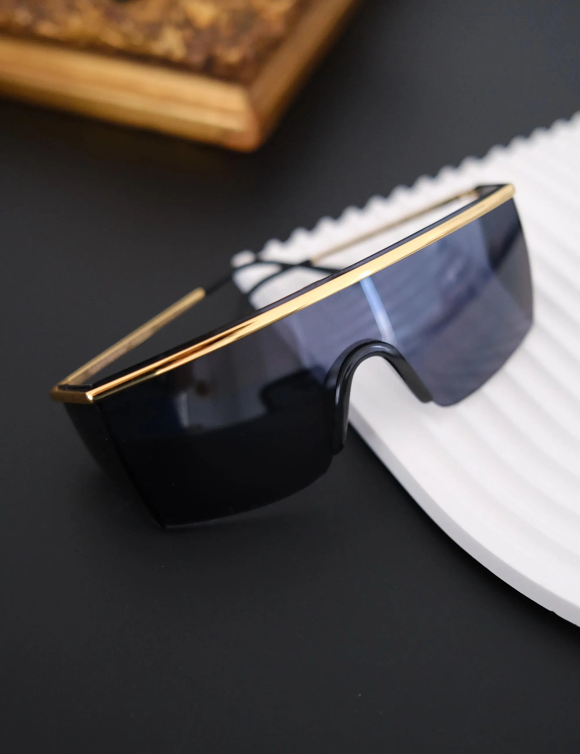 Vintage Gianni Versace MOD 790 shield sunglasses with dark blue panoramic lens and gold tone metal frame, made in Italy