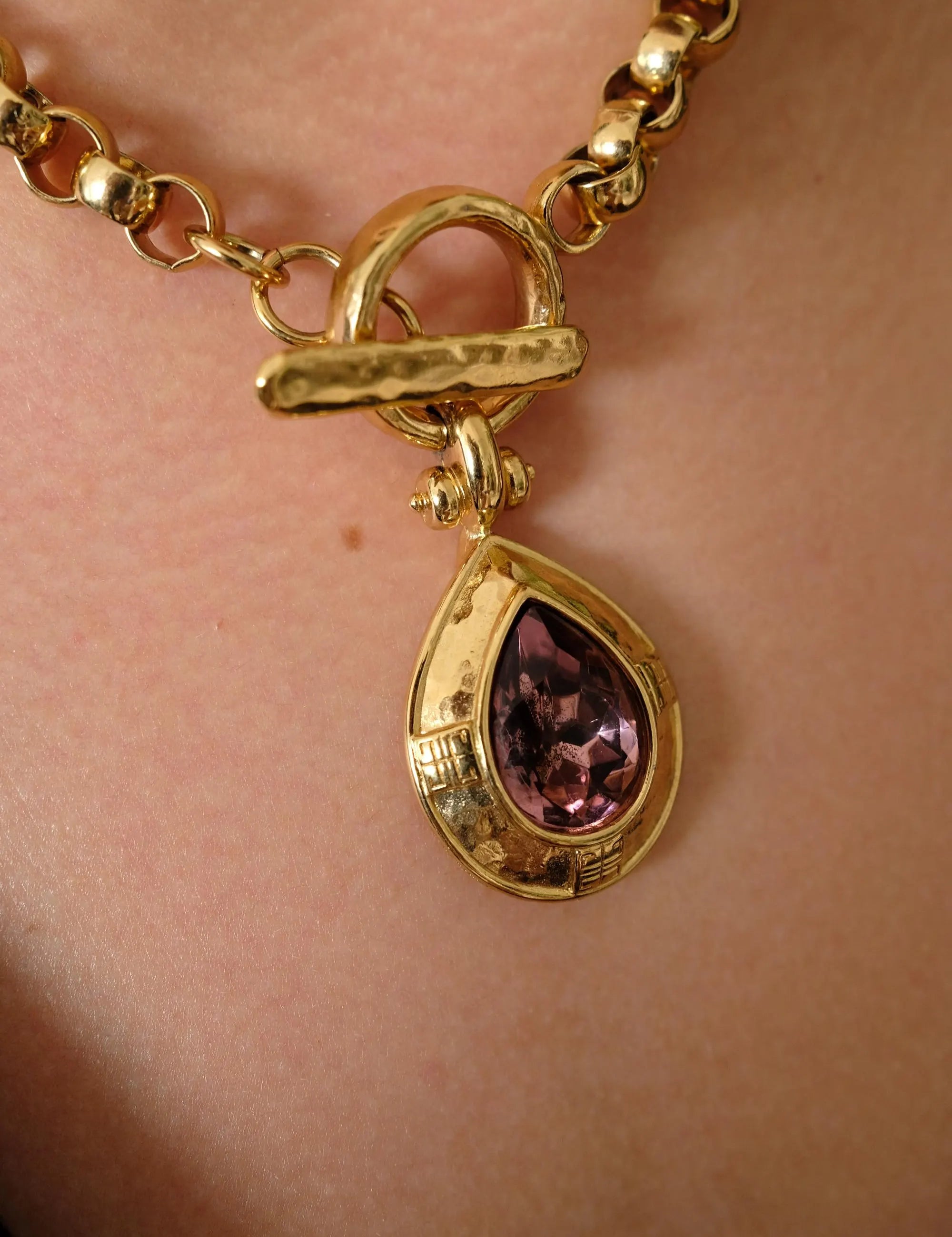 Vintage_Givenchy_Choker_Necklace_Gold_Teardrop_Crystal_Pink_1980s_Bridal_Jewelry_2.webp