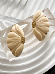 Vintage Givenchy Flower Clip-On Earrings, 1970s Cream Resin & Gold Tone, Women Jewelry, Vintage Earrings, Earrings Clip On, Gift for her