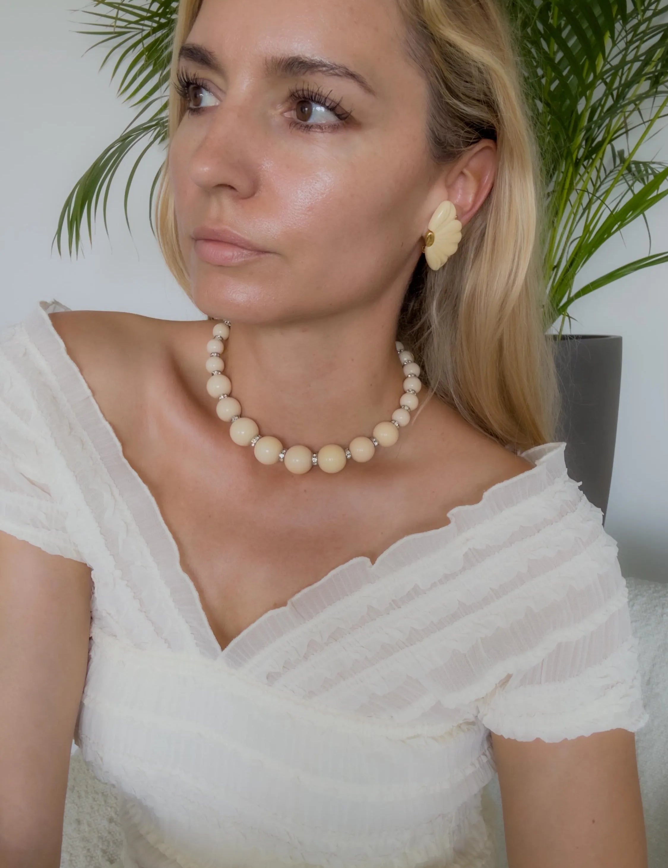 Vintage Givenchy Flower Clip-On Earrings, 1970s Cream Resin & Gold Tone, Women Jewelry, Vintage Earrings, Earrings Clip On, Gift for her