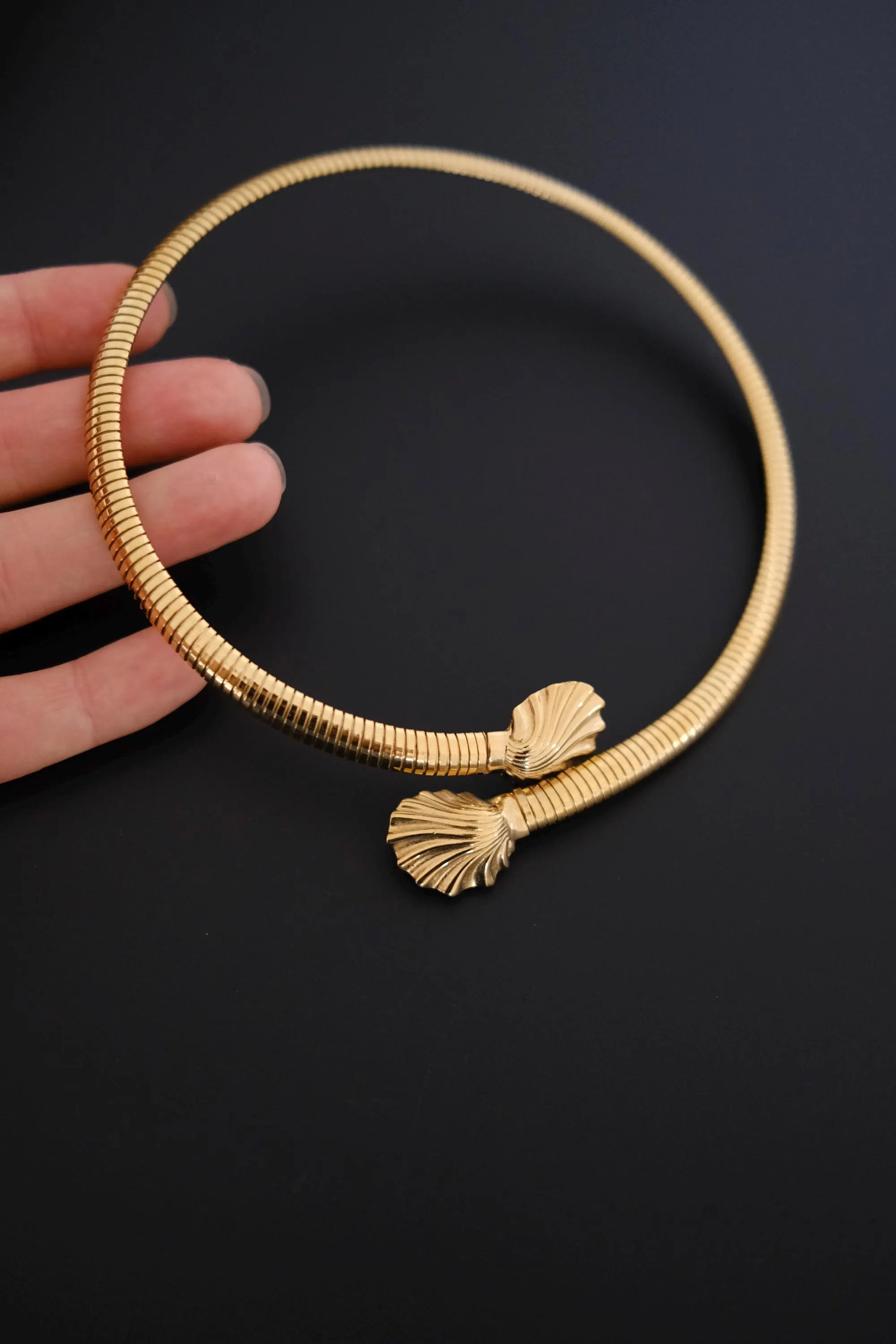 Vintage Givenchy flexible shell choker necklace with approximately 11 cm inner width