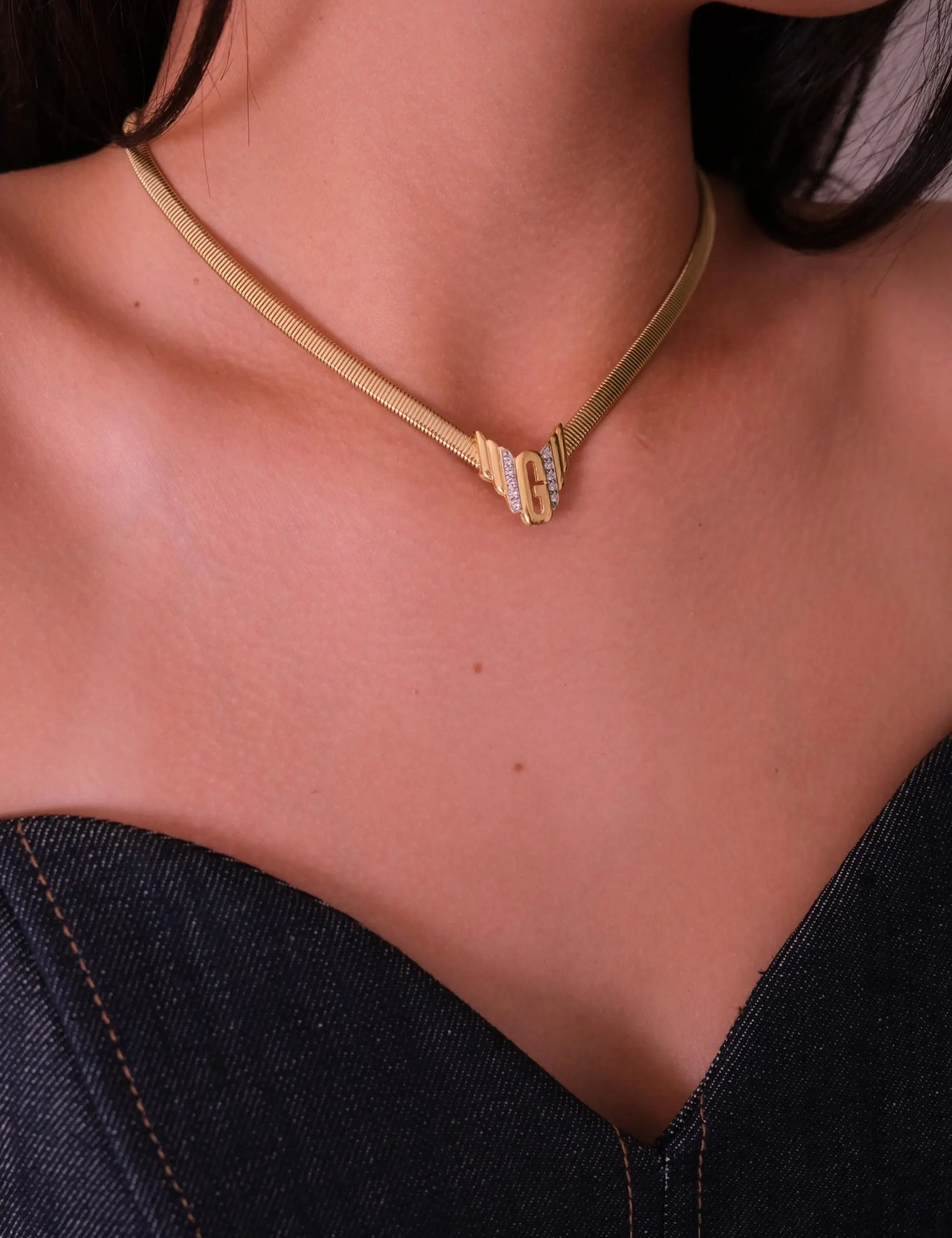 Vintage Givenchy Logo Choker Necklace Gold Tone Chain Charm Rhinestones Classic design