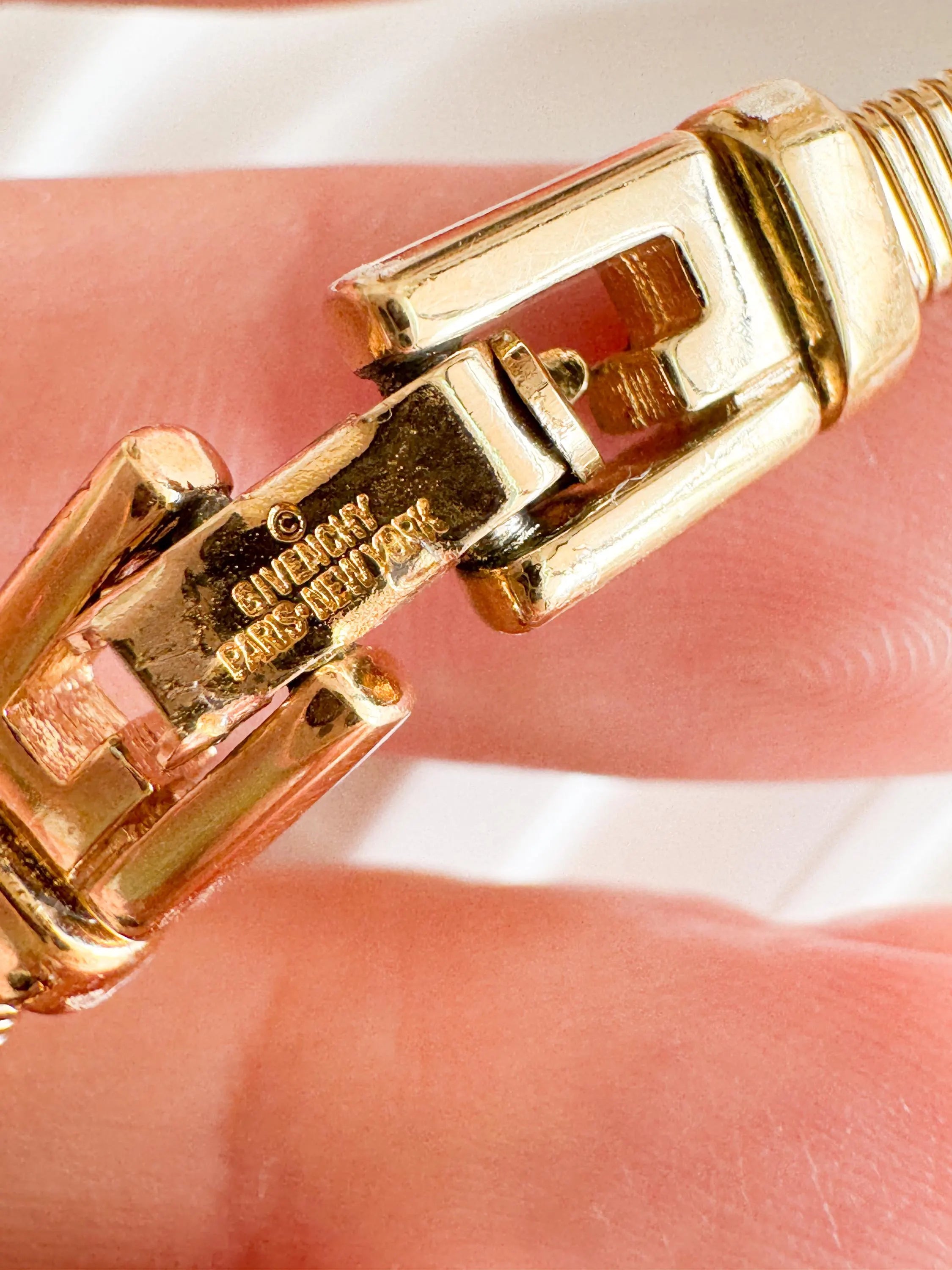 Vintage Givenchy Logo Choker Necklace Gold Tone Chain Charm Rhinestones Classic design